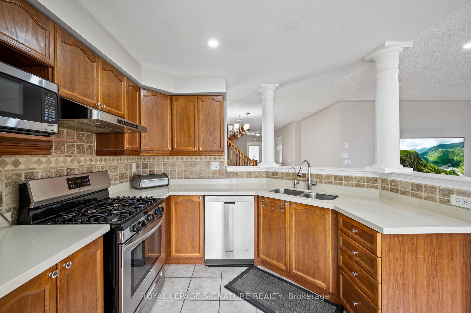 Photo 10 of 352 Baverstock Crescent, Milton, Clarke — HOMEH