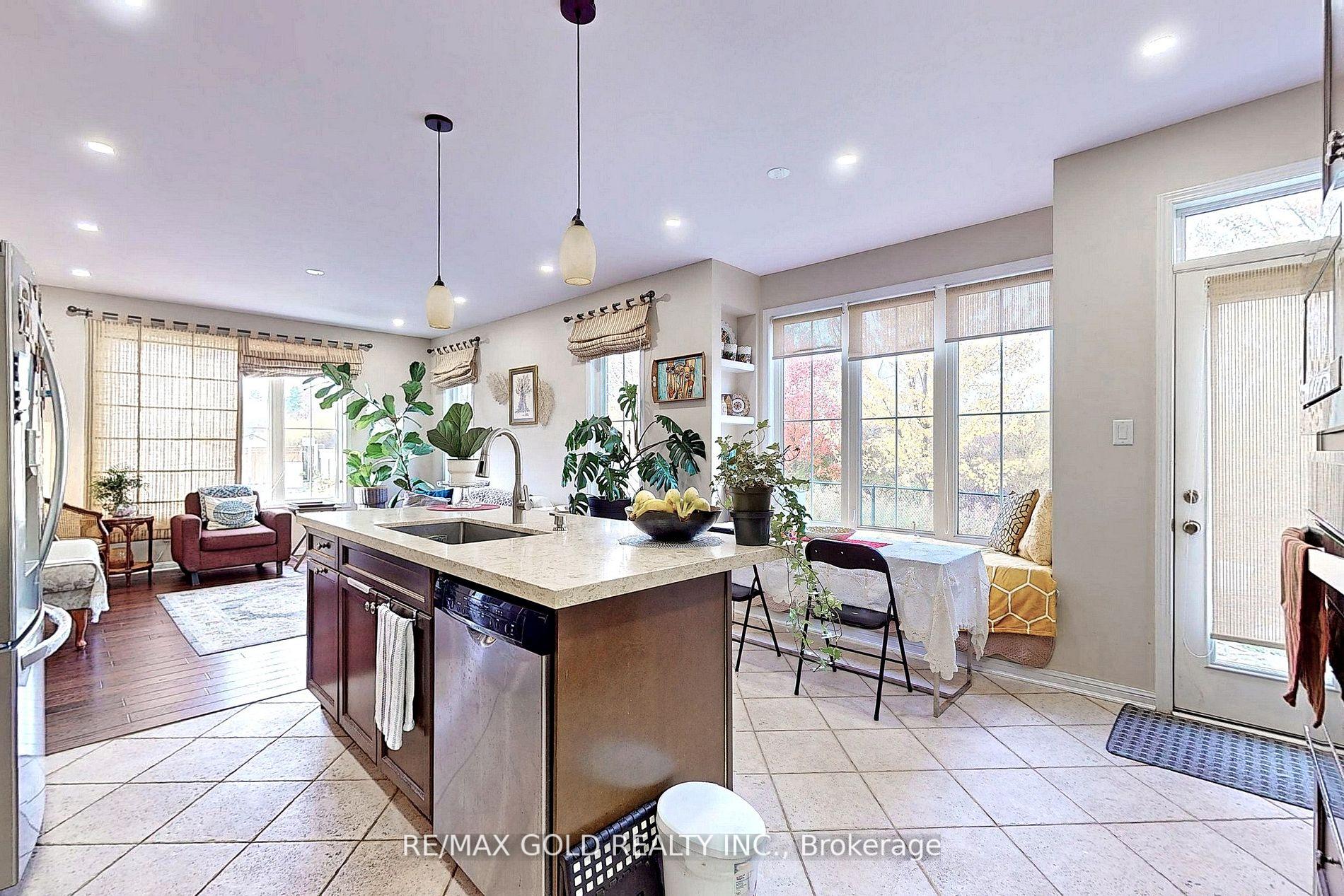 Photo 11 of Unit Upper, 301 Peregrine Way, Milton, Scott — HOMEH
