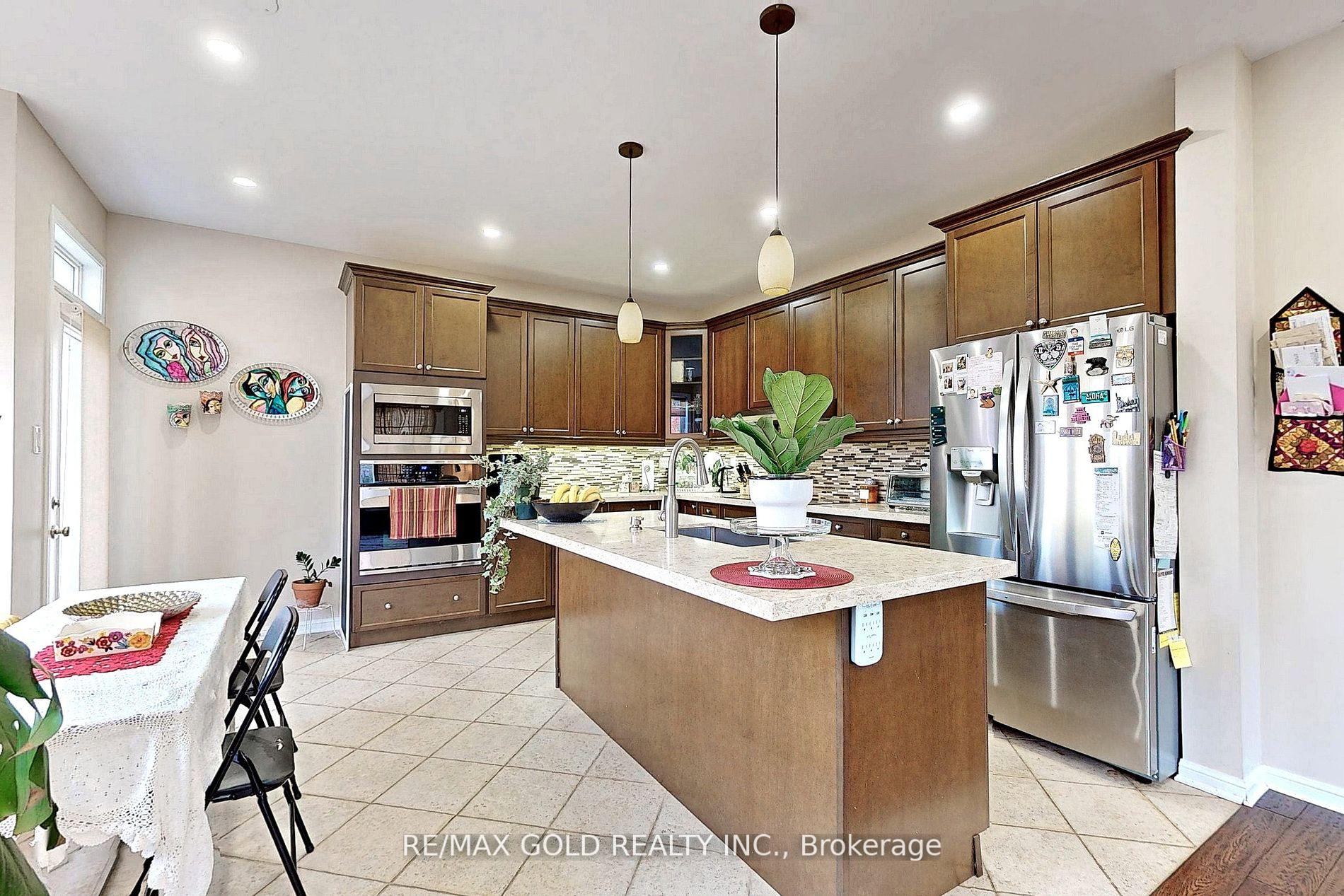 Photo 12 of Unit Upper, 301 Peregrine Way, Milton, Scott — HOMEH
