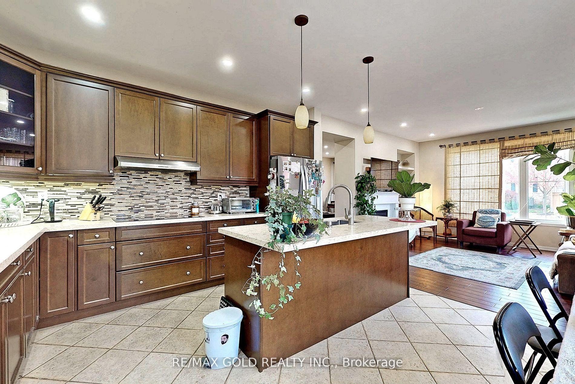 Photo 13 of Unit Upper, 301 Peregrine Way, Milton, Scott — HOMEH