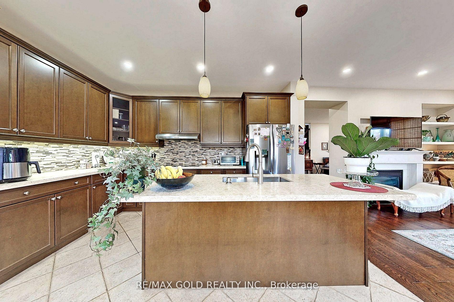 Photo 14 of Unit Upper, 301 Peregrine Way, Milton, Scott — HOMEH
