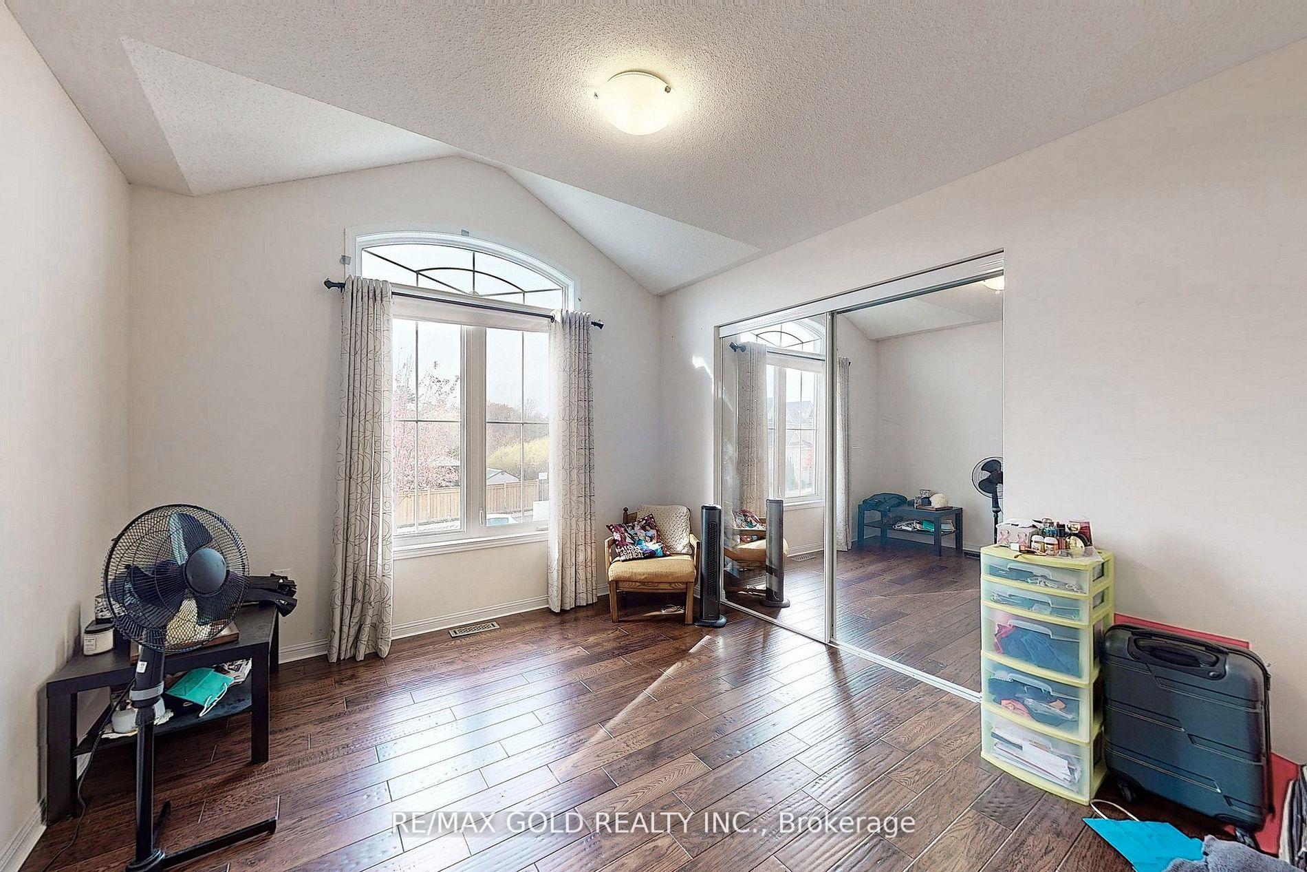 Photo 19 of Unit Upper, 301 Peregrine Way, Milton, Scott — HOMEH