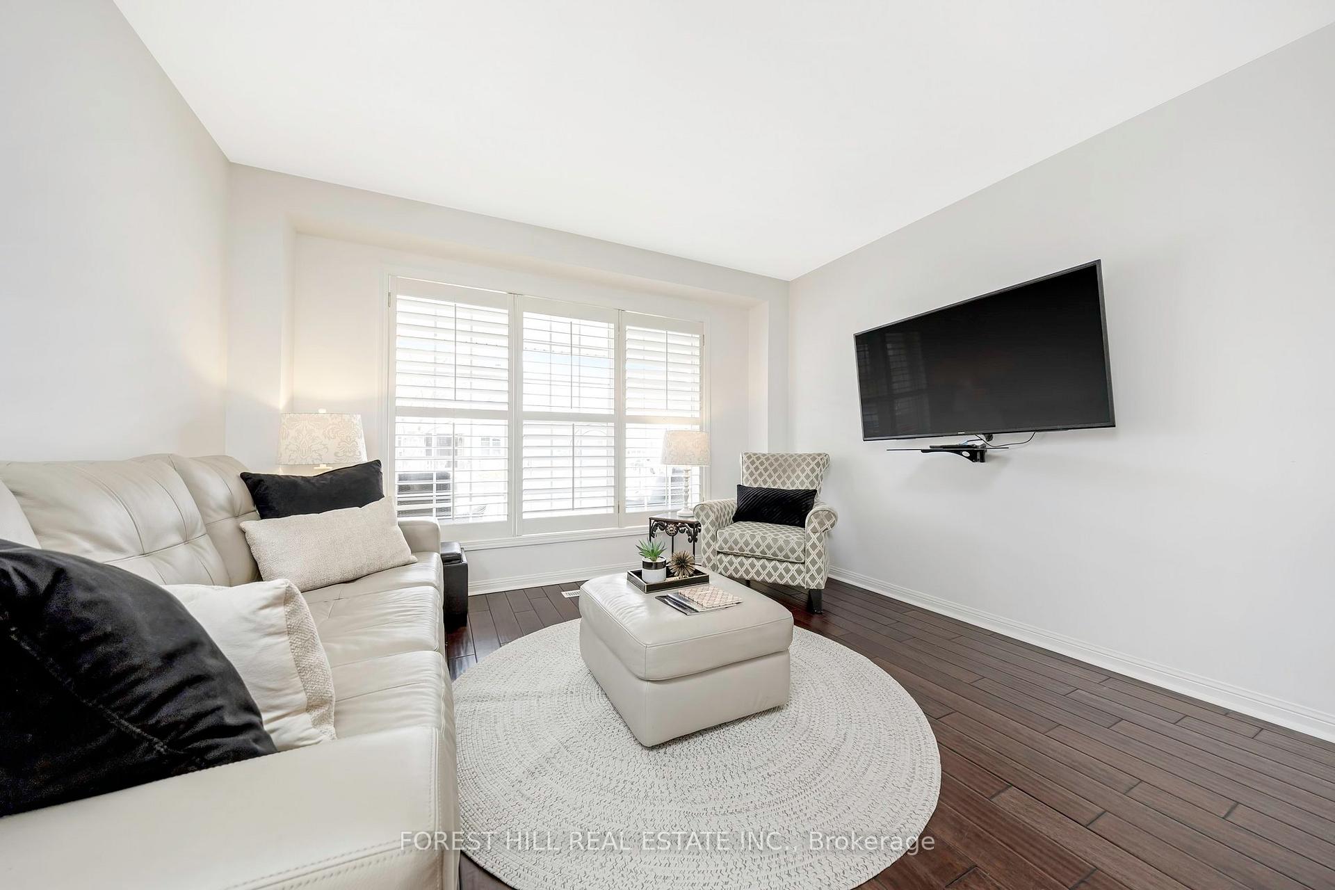 Photo 5 of 674 Dolby Crescent, Milton, Beaty — HOMEH