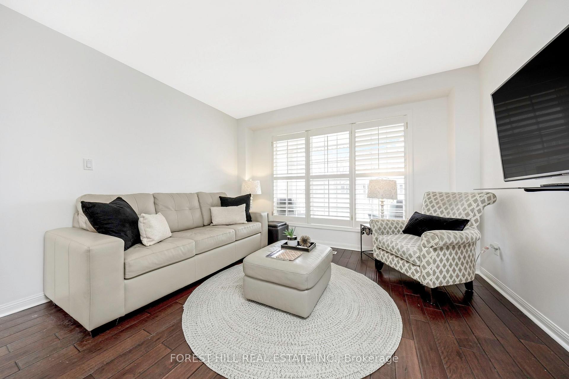 Photo 6 of 674 Dolby Crescent, Milton, Beaty — HOMEH