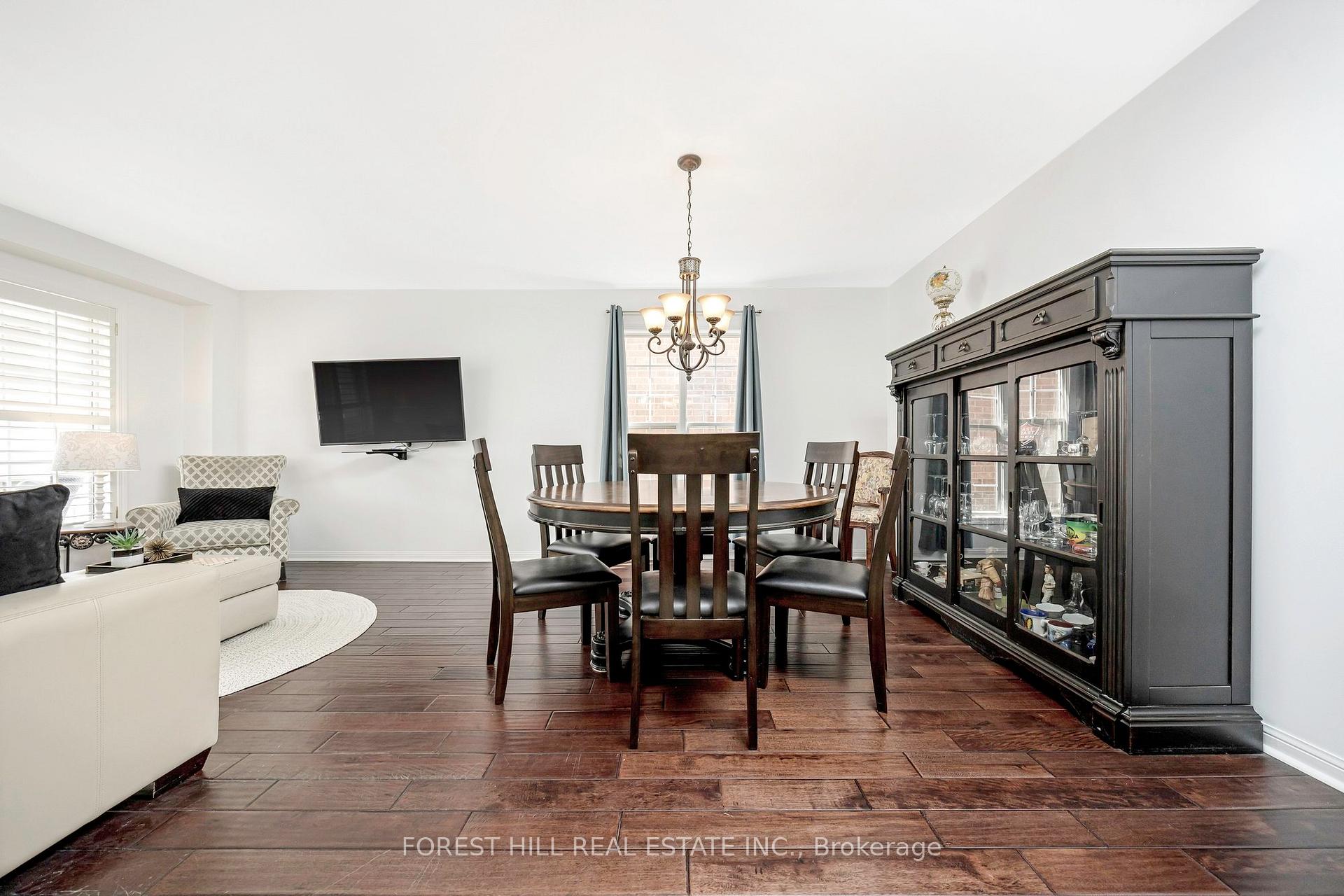 Photo 7 of 674 Dolby Crescent, Milton, Beaty — HOMEH