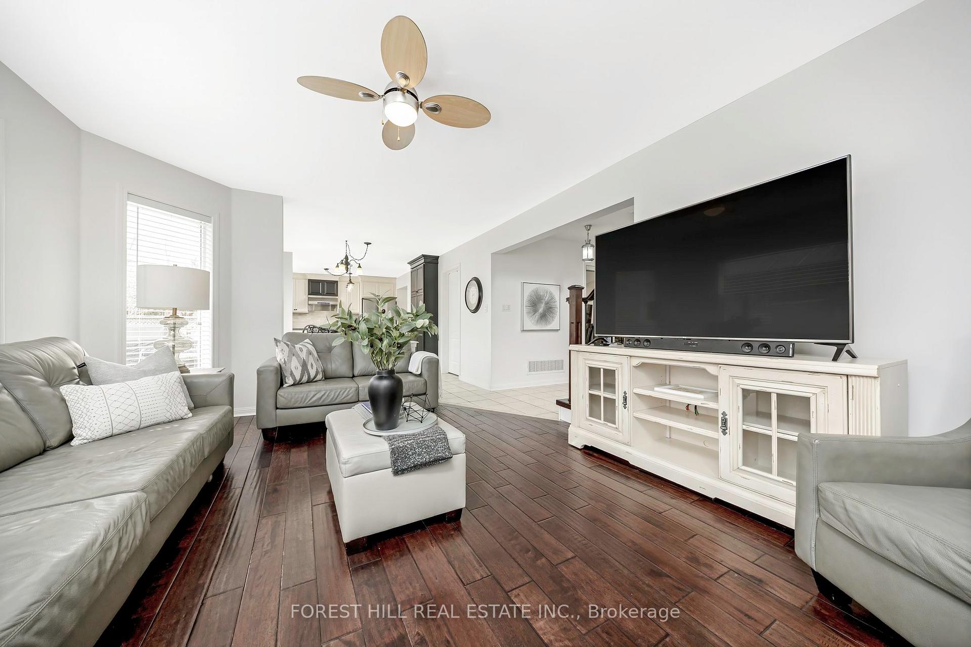 Photo 11 of 674 Dolby Crescent, Milton, Beaty — HOMEH