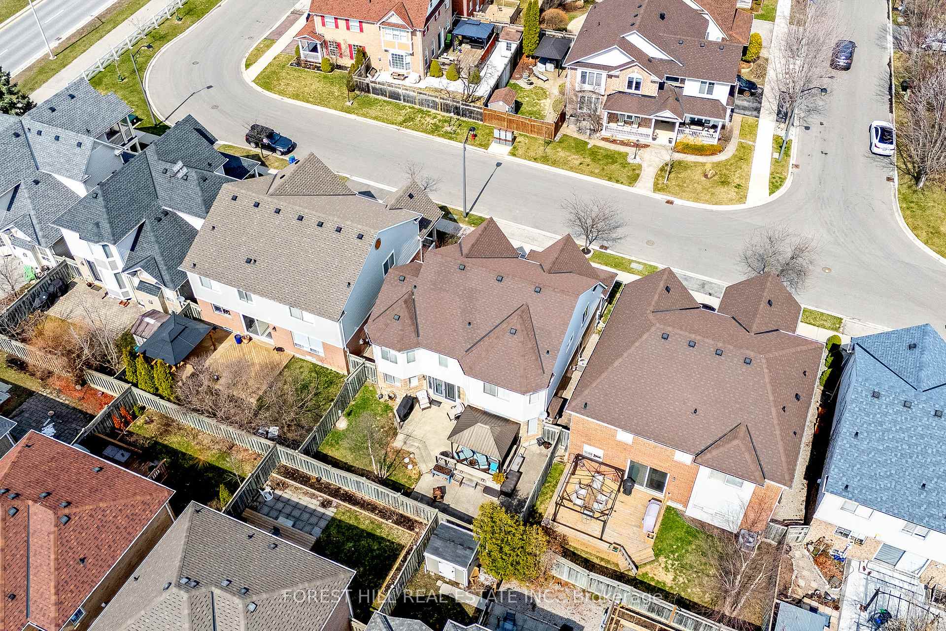 Photo 43 of 674 Dolby Crescent, Milton, Beaty — HOMEH