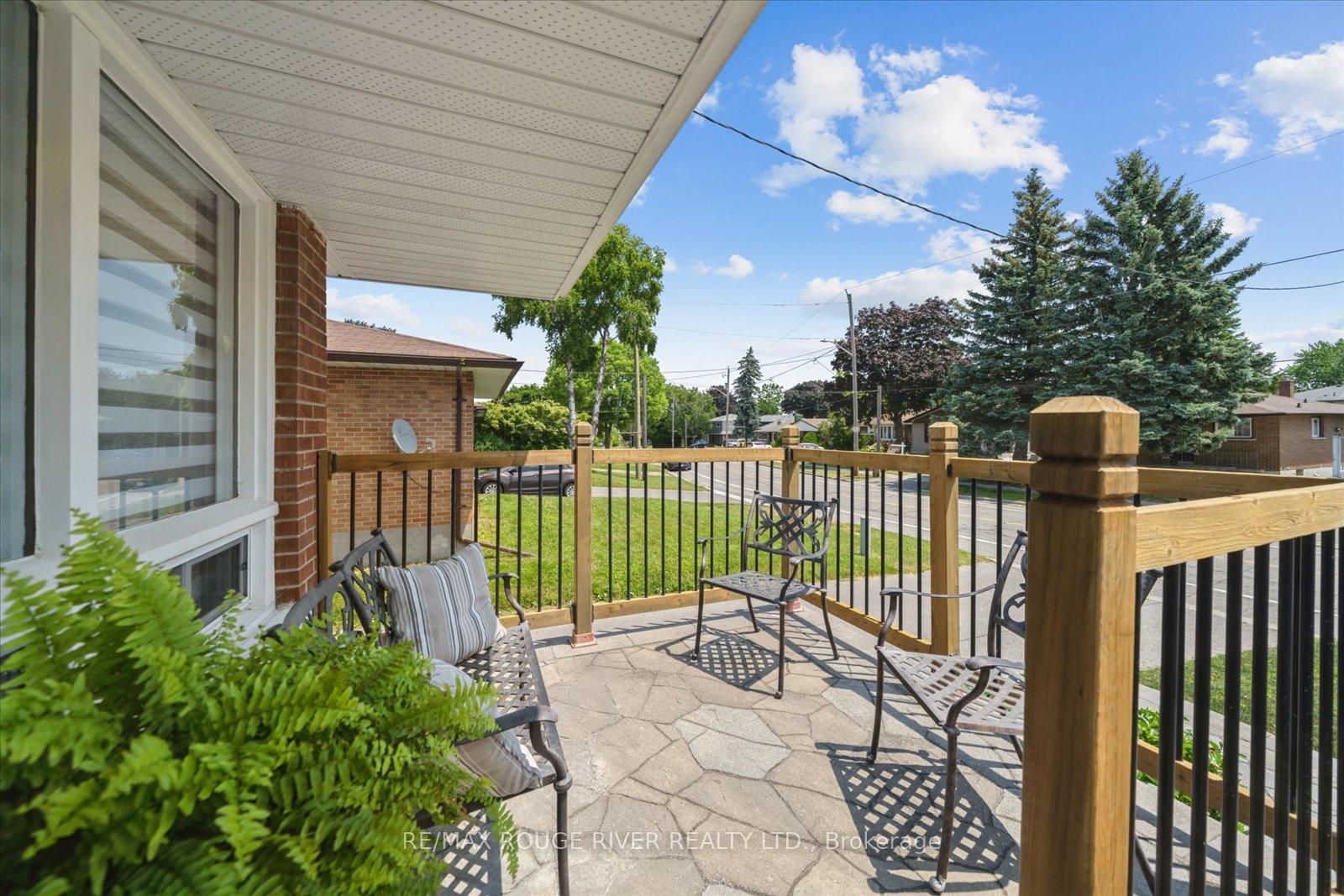 Photo 3 of 630 Athol Street E, Oshawa, Donevan — HOMEH