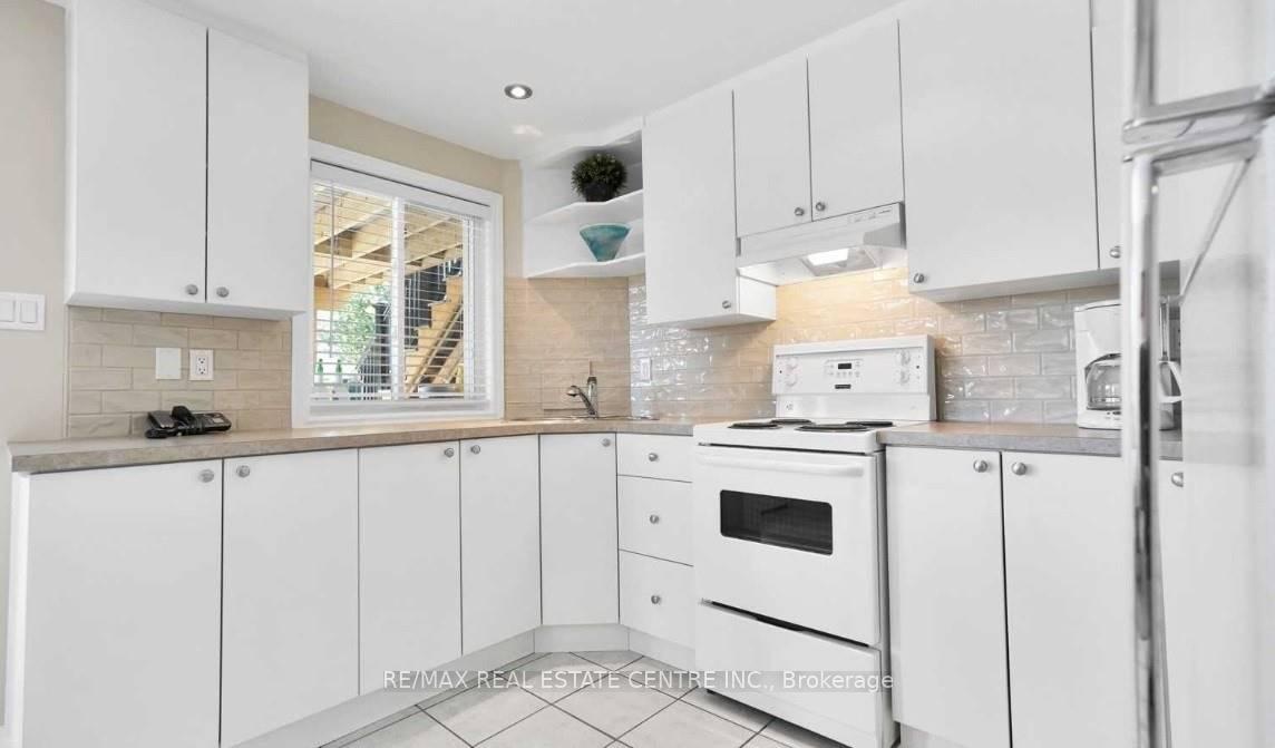 Photo 5 of 1206 Harlstone Crescent, Oshawa, Taunton — HOMEH