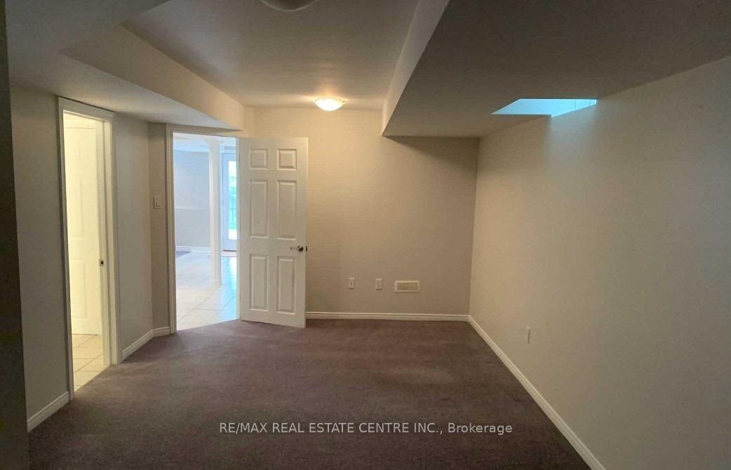 Photo 8 of 1206 Harlstone Crescent, Oshawa, Taunton — HOMEH