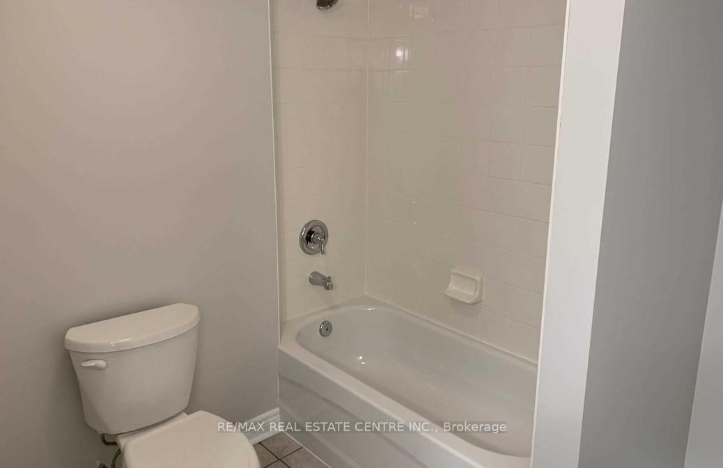 Photo 10 of 1206 Harlstone Crescent, Oshawa, Taunton — HOMEH