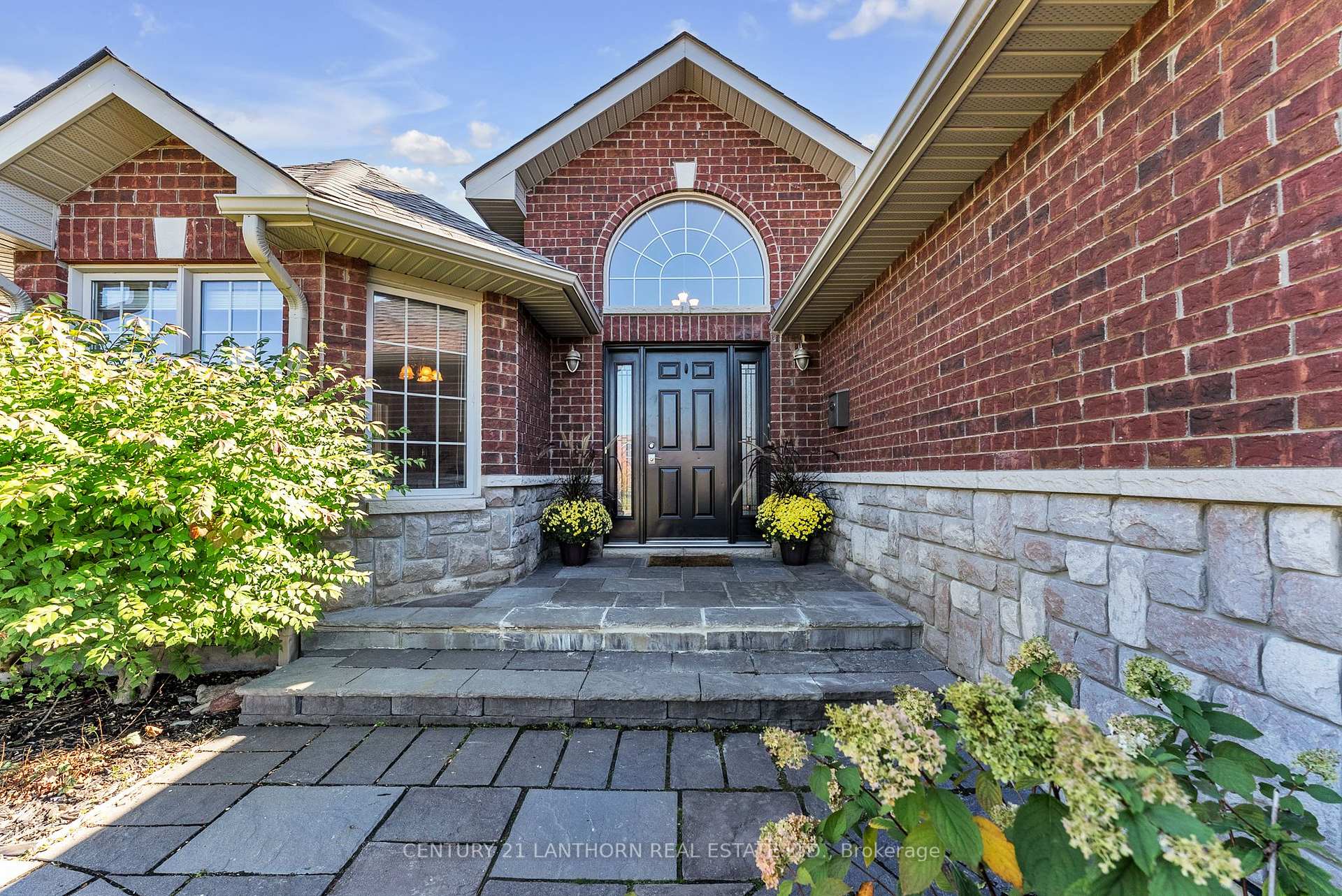 Photo 2 of 108 Parkview Heights, Quinte West, Murray Ward — HOMEH