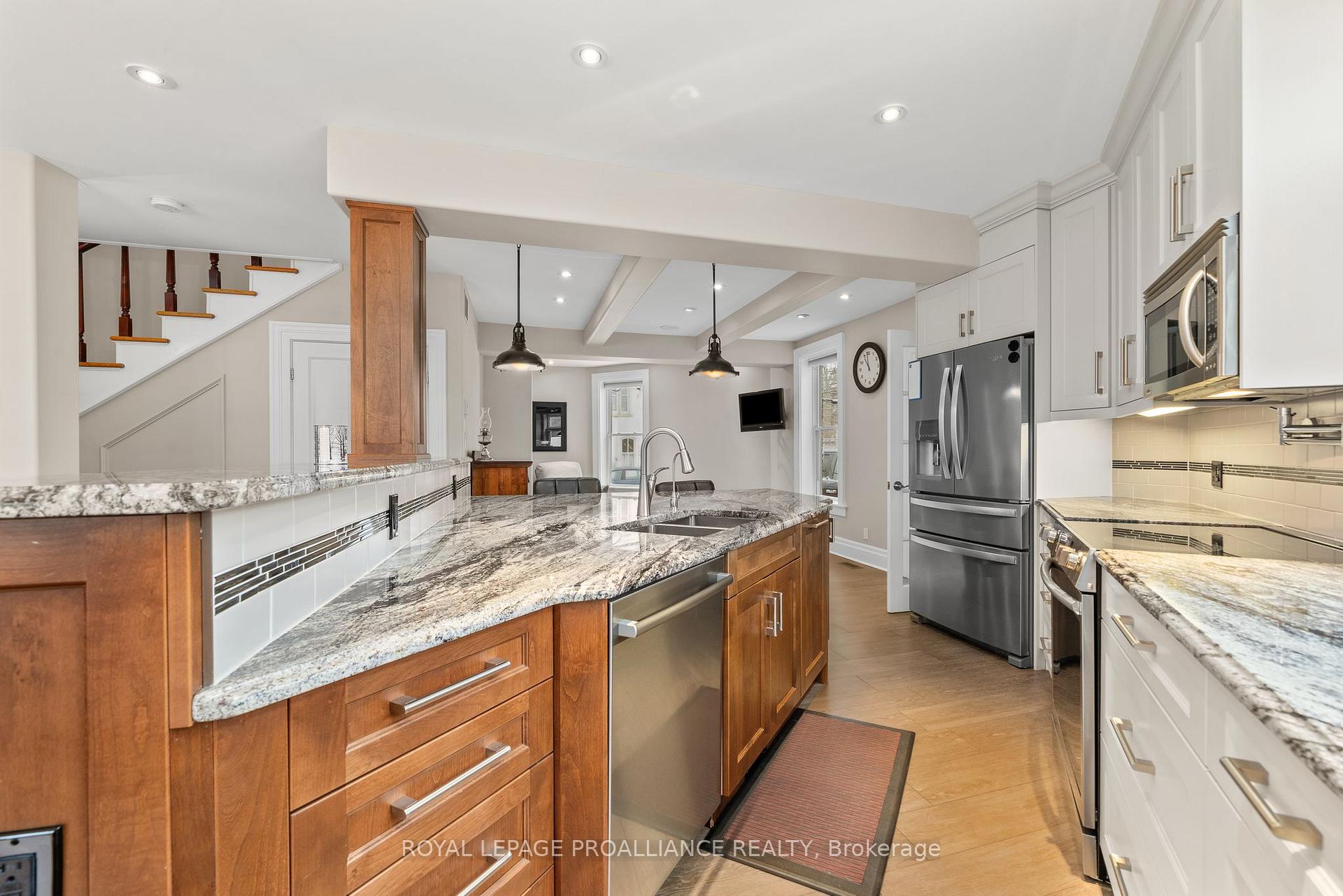 Photo 8 of 51 King Street, Prince Edward County, Picton Ward — HOMEH