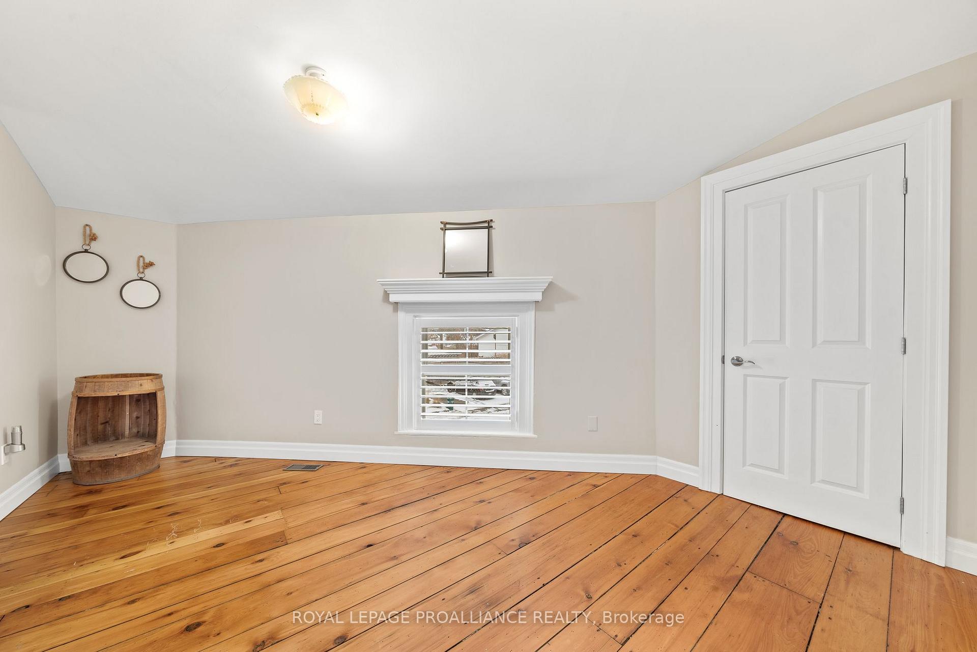 Photo 28 of 51 King Street, Prince Edward County, Picton Ward — HOMEH