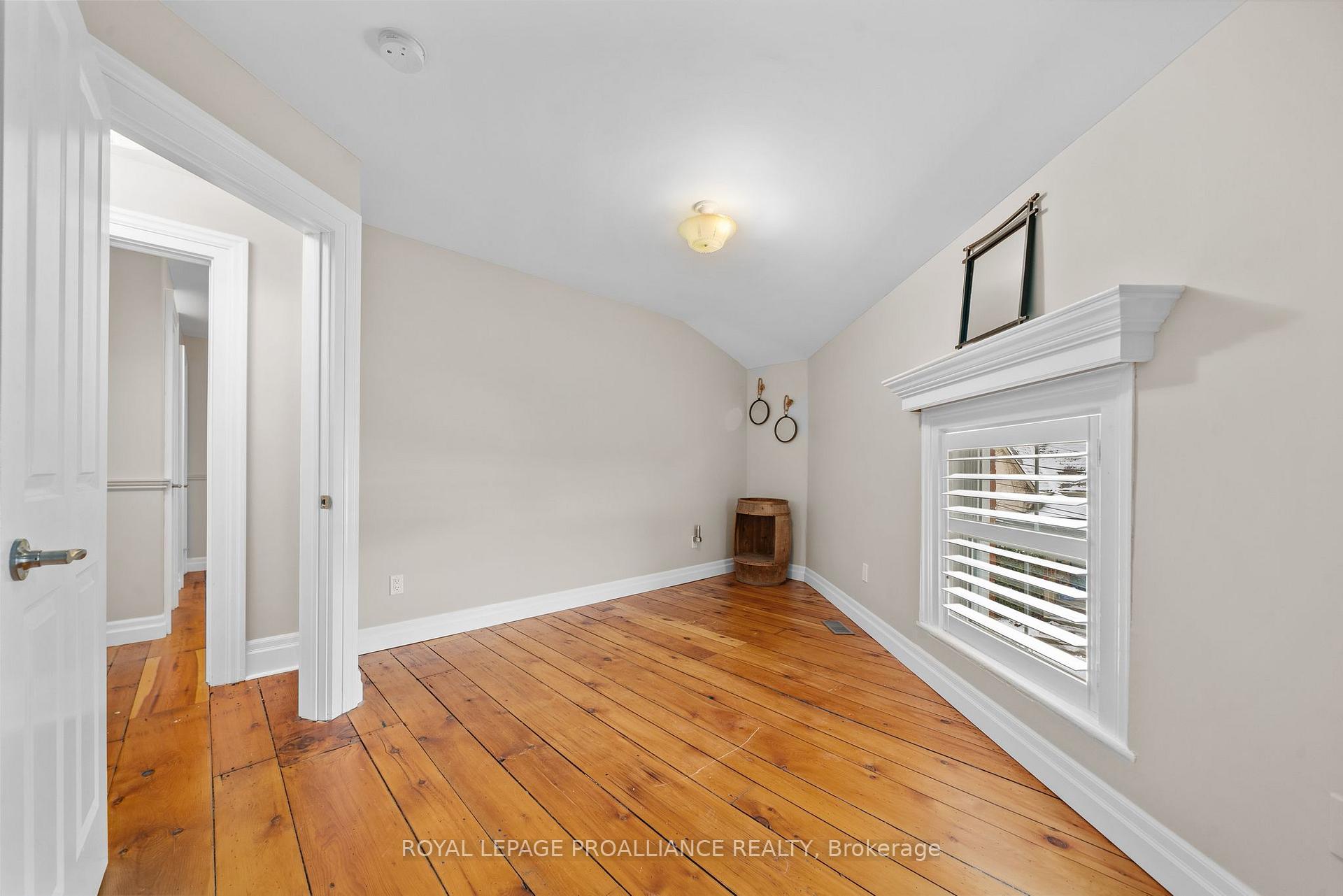 Photo 30 of 51 King Street, Prince Edward County, Picton Ward — HOMEH