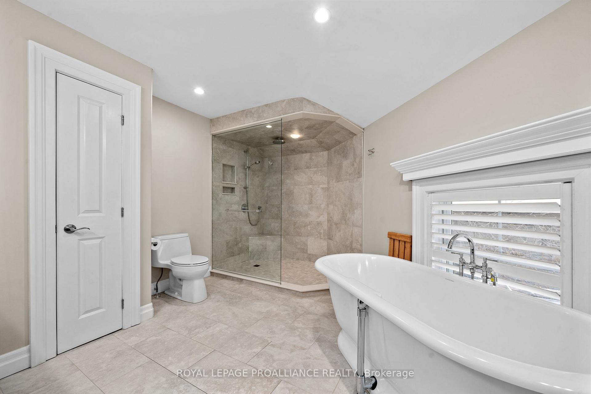 Photo 36 of 51 King Street, Prince Edward County, Picton Ward — HOMEH