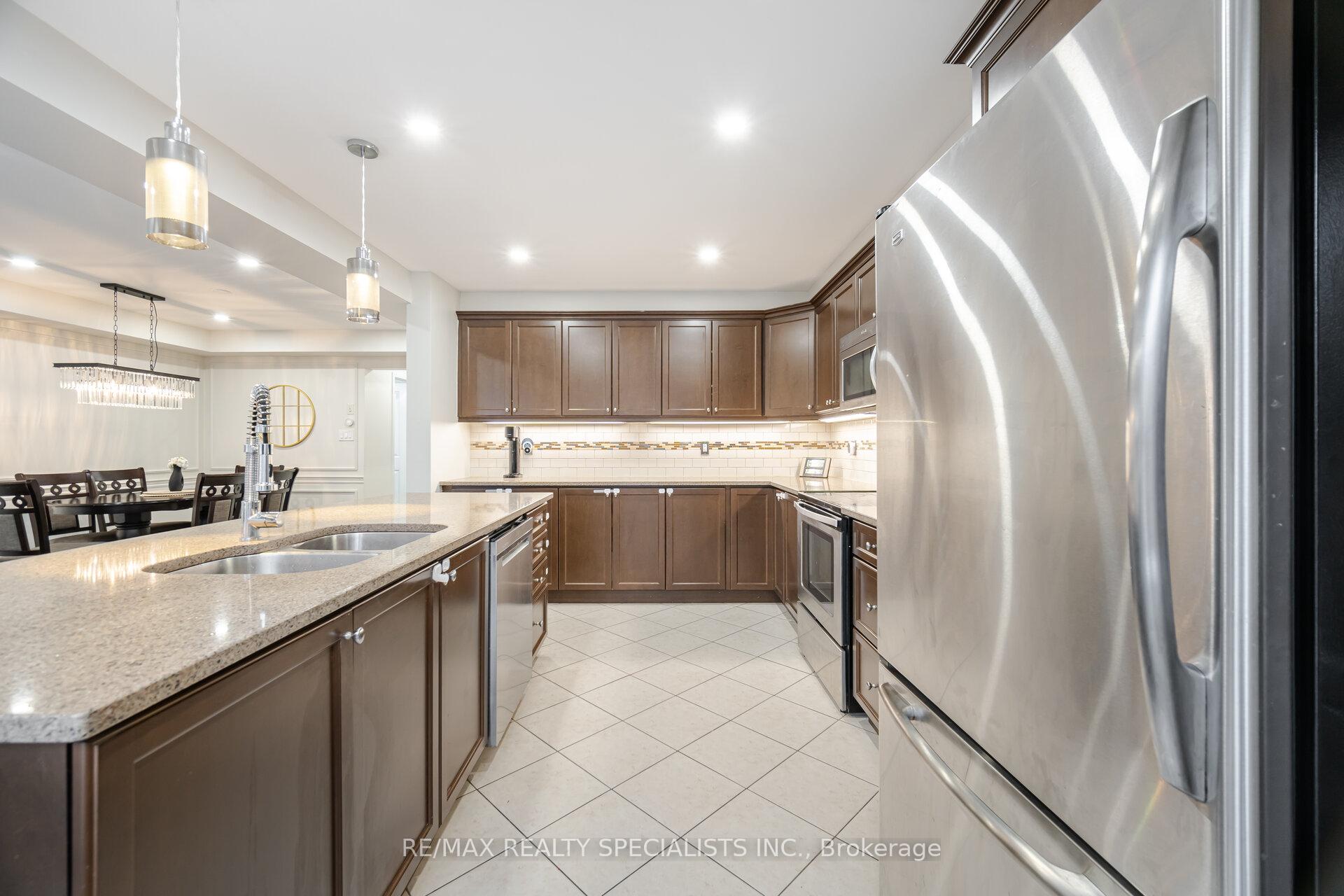 Photo 13 of 225 Mortimer Crescent, Milton, Harrison — HOMEH
