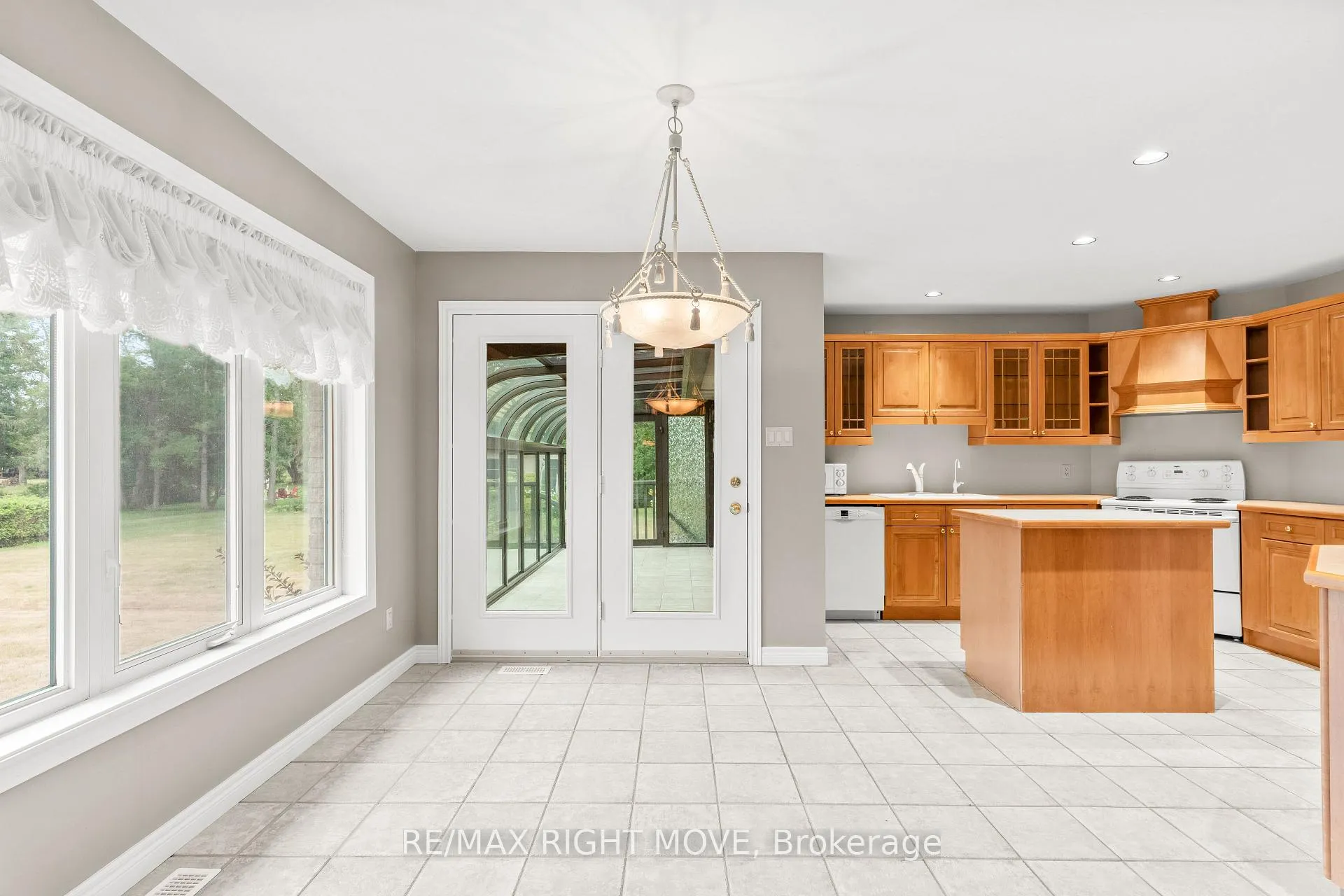 Photo 13 of 3 Thicketwood Place E, Ramara, Rural Ramara — HOMEH