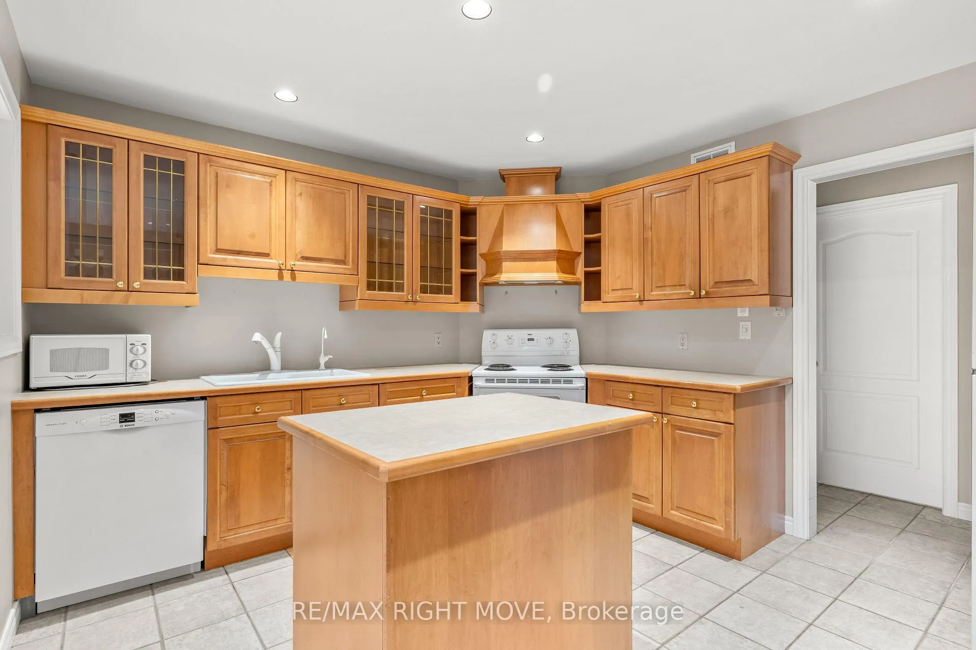 Photo 15 of 3 Thicketwood Place E, Ramara, Rural Ramara — HOMEH