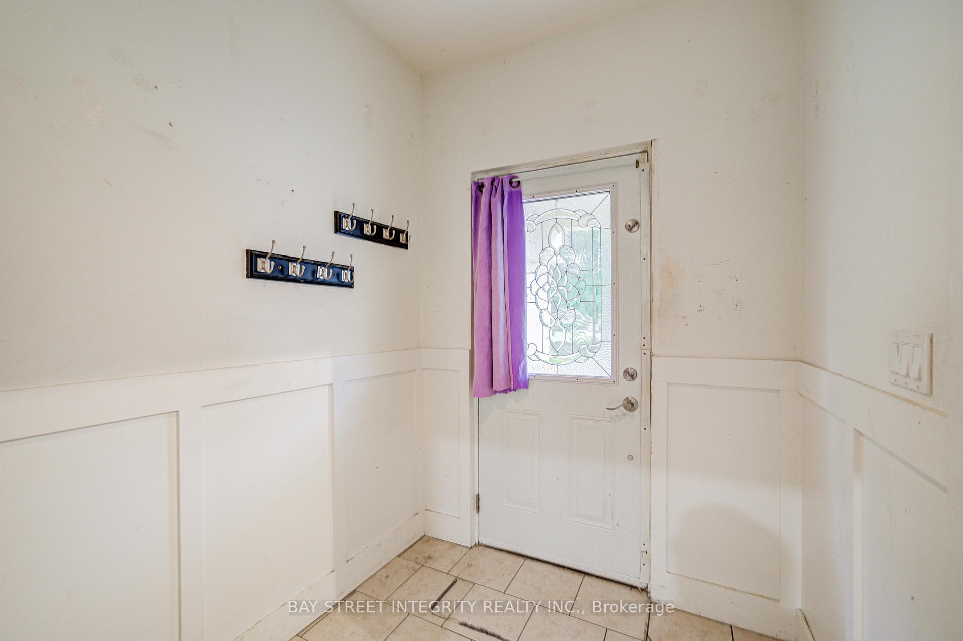 Photo 3 of 136 Summer Street, Oshawa, Central — HOMEH