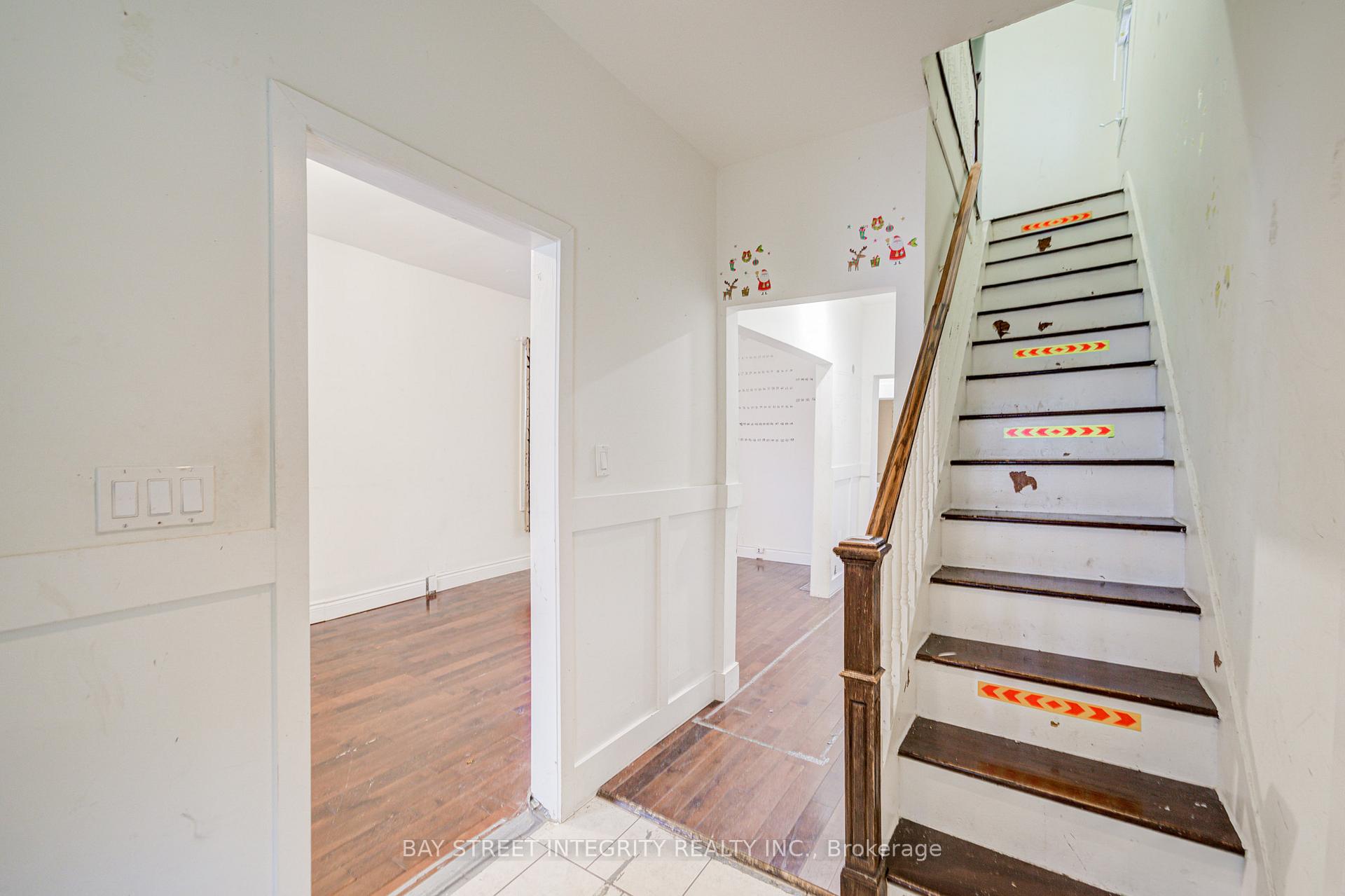 Photo 4 of 136 Summer Street, Oshawa, Central — HOMEH