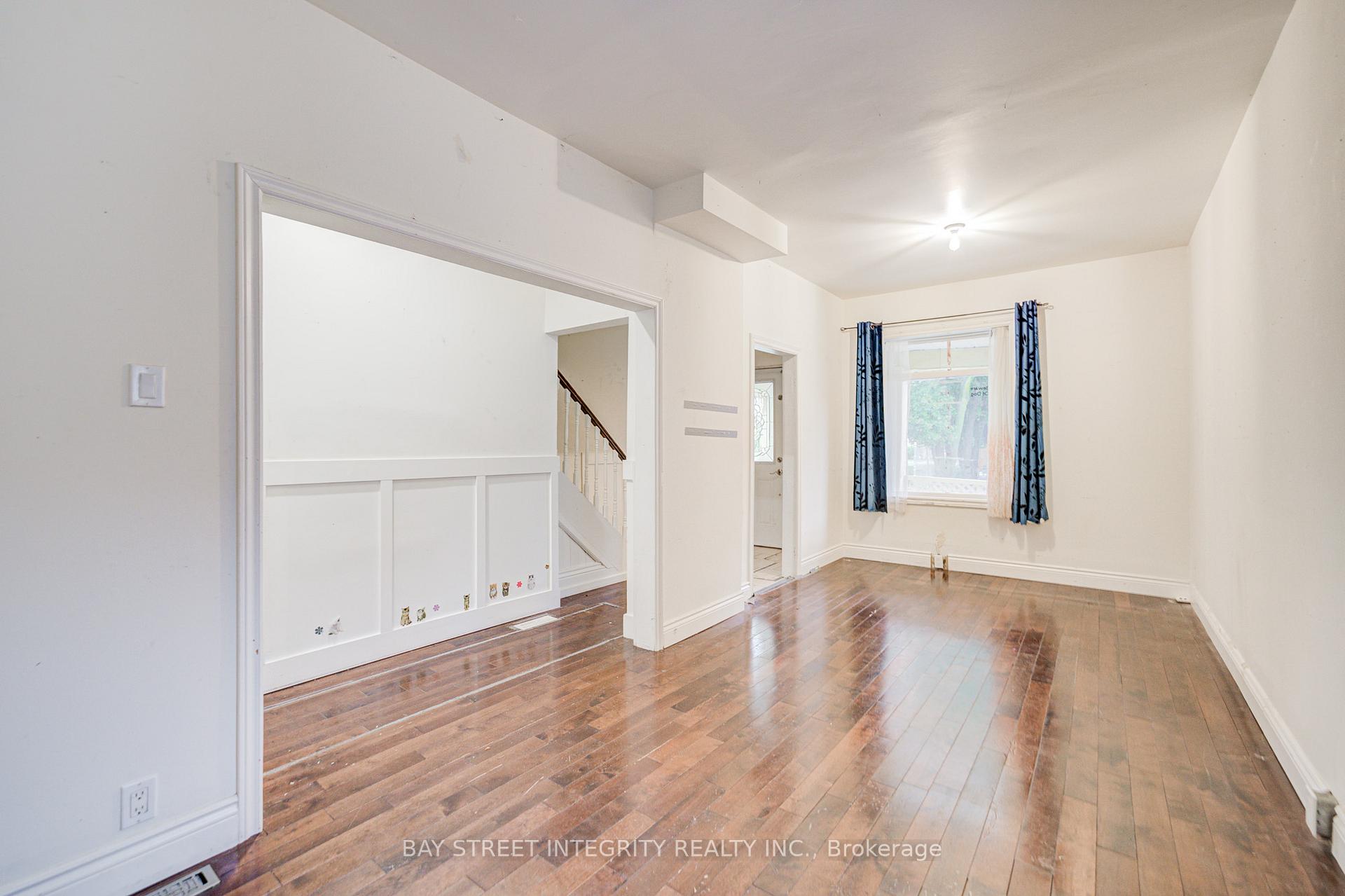 Photo 5 of 136 Summer Street, Oshawa, Central — HOMEH