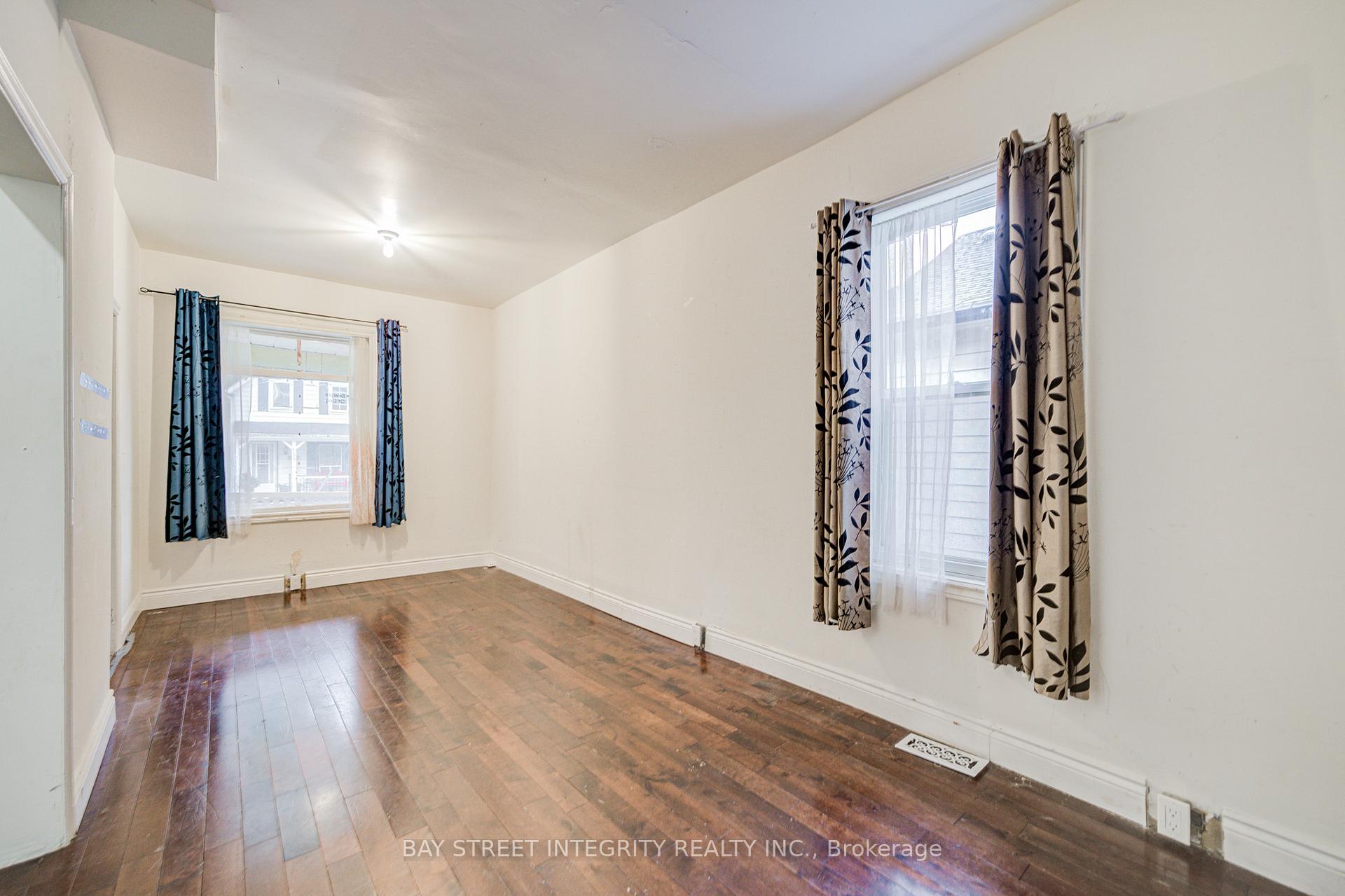 Photo 6 of 136 Summer Street, Oshawa, Central — HOMEH