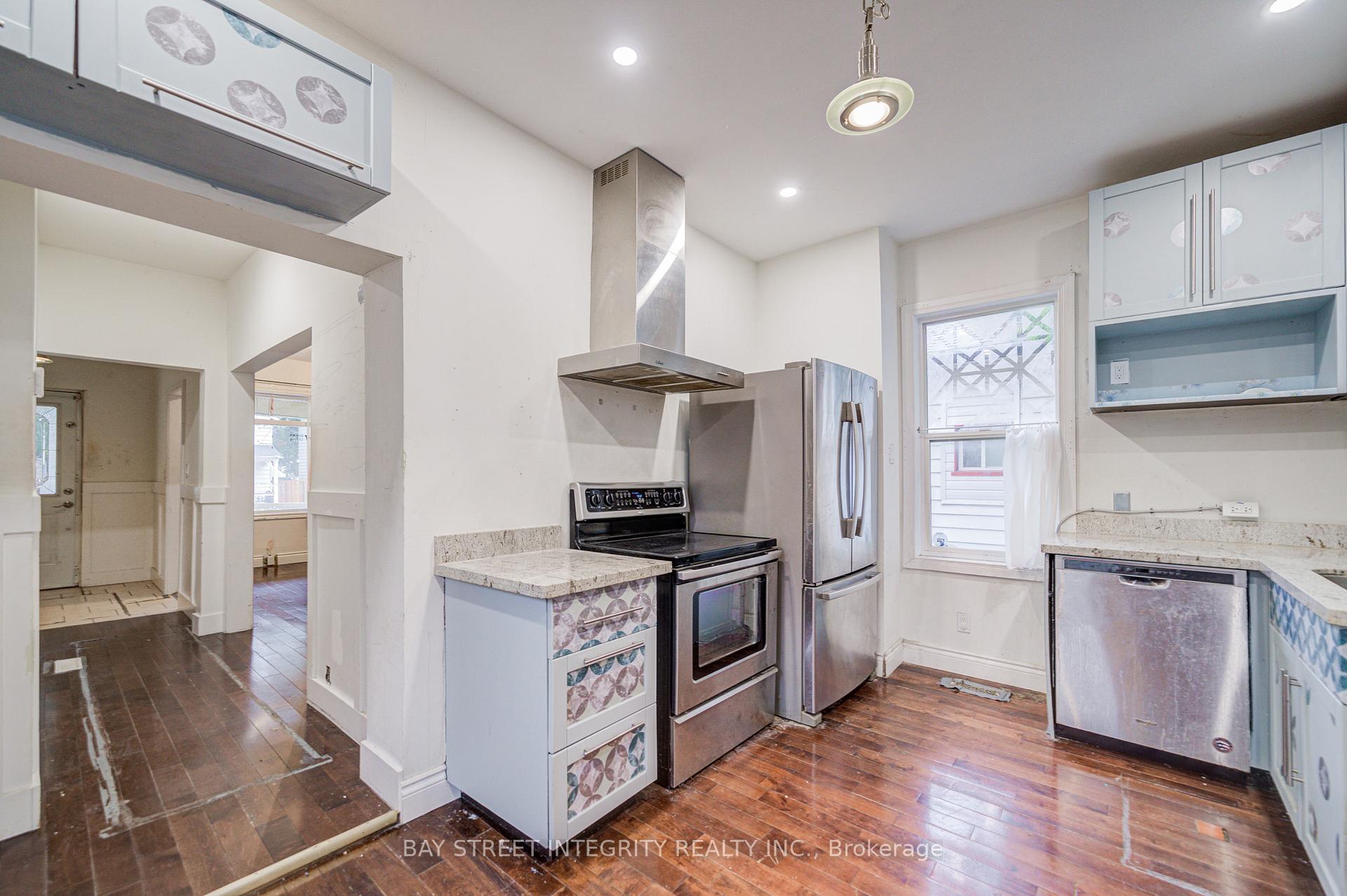 Photo 11 of 136 Summer Street, Oshawa, Central — HOMEH