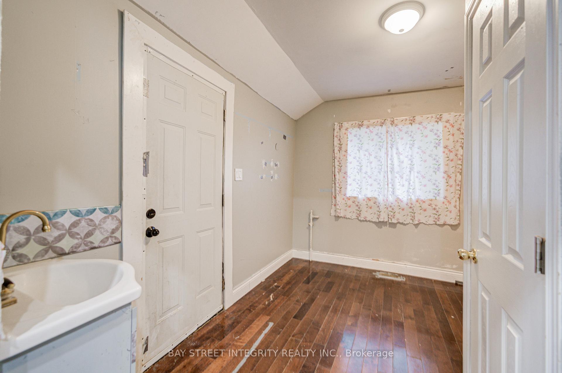 Photo 14 of 136 Summer Street, Oshawa, Central — HOMEH