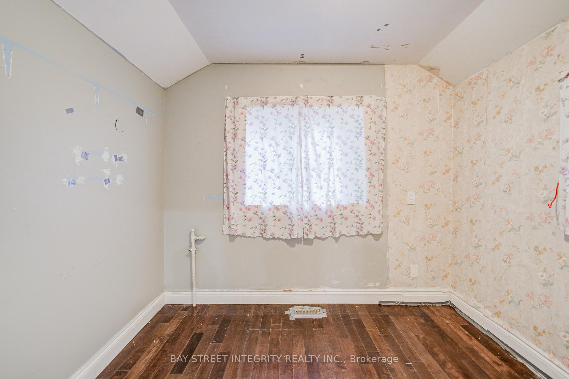 Photo 15 of 136 Summer Street, Oshawa, Central — HOMEH