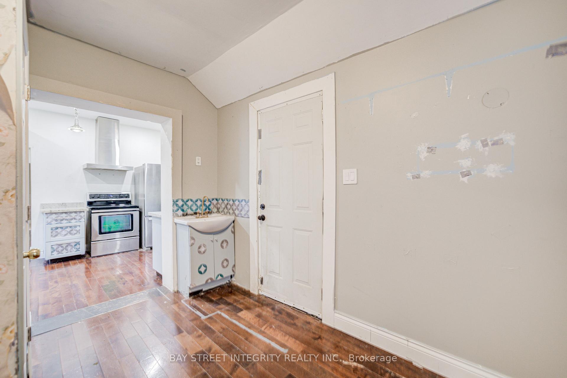 Photo 16 of 136 Summer Street, Oshawa, Central — HOMEH