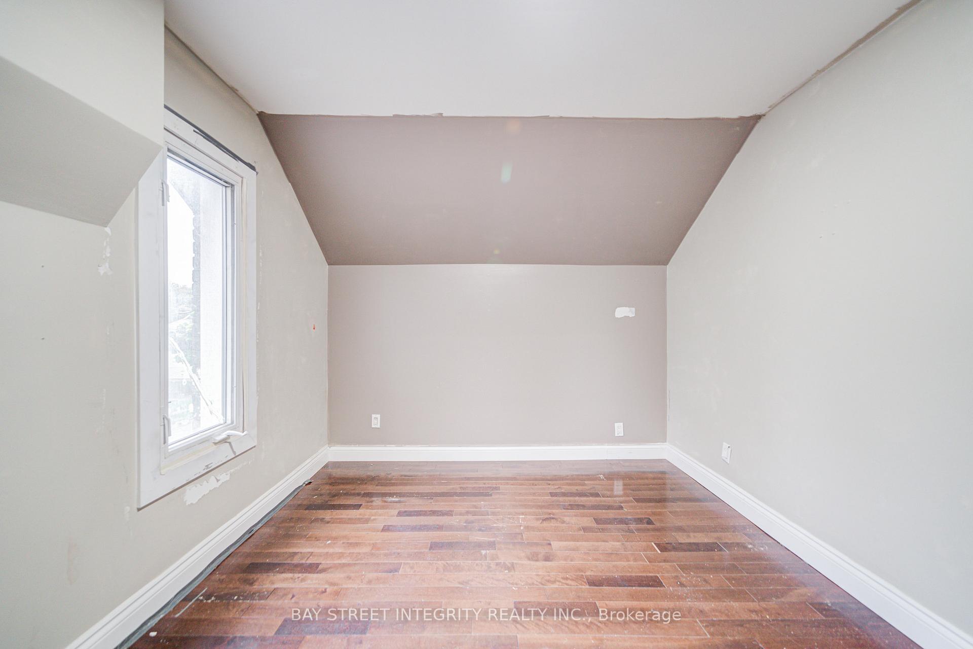 Photo 25 of 136 Summer Street, Oshawa, Central — HOMEH