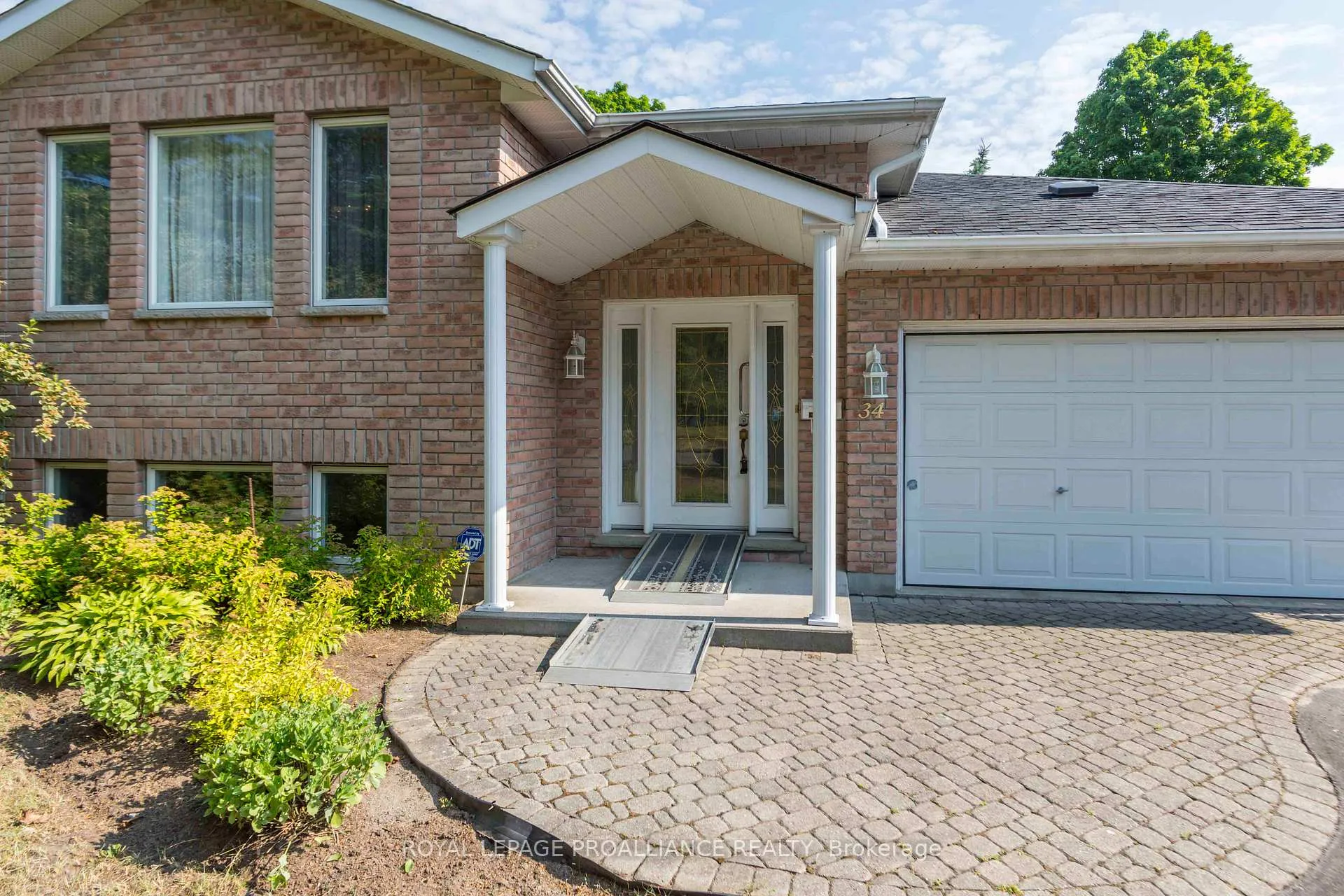 Photo 2 of 34 Edgeview Drive, Quinte West, Trenton Ward — HOMEH