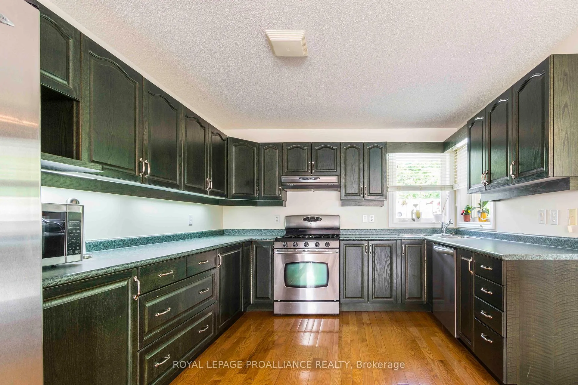 Photo 14 of 34 Edgeview Drive, Quinte West, Trenton Ward — HOMEH