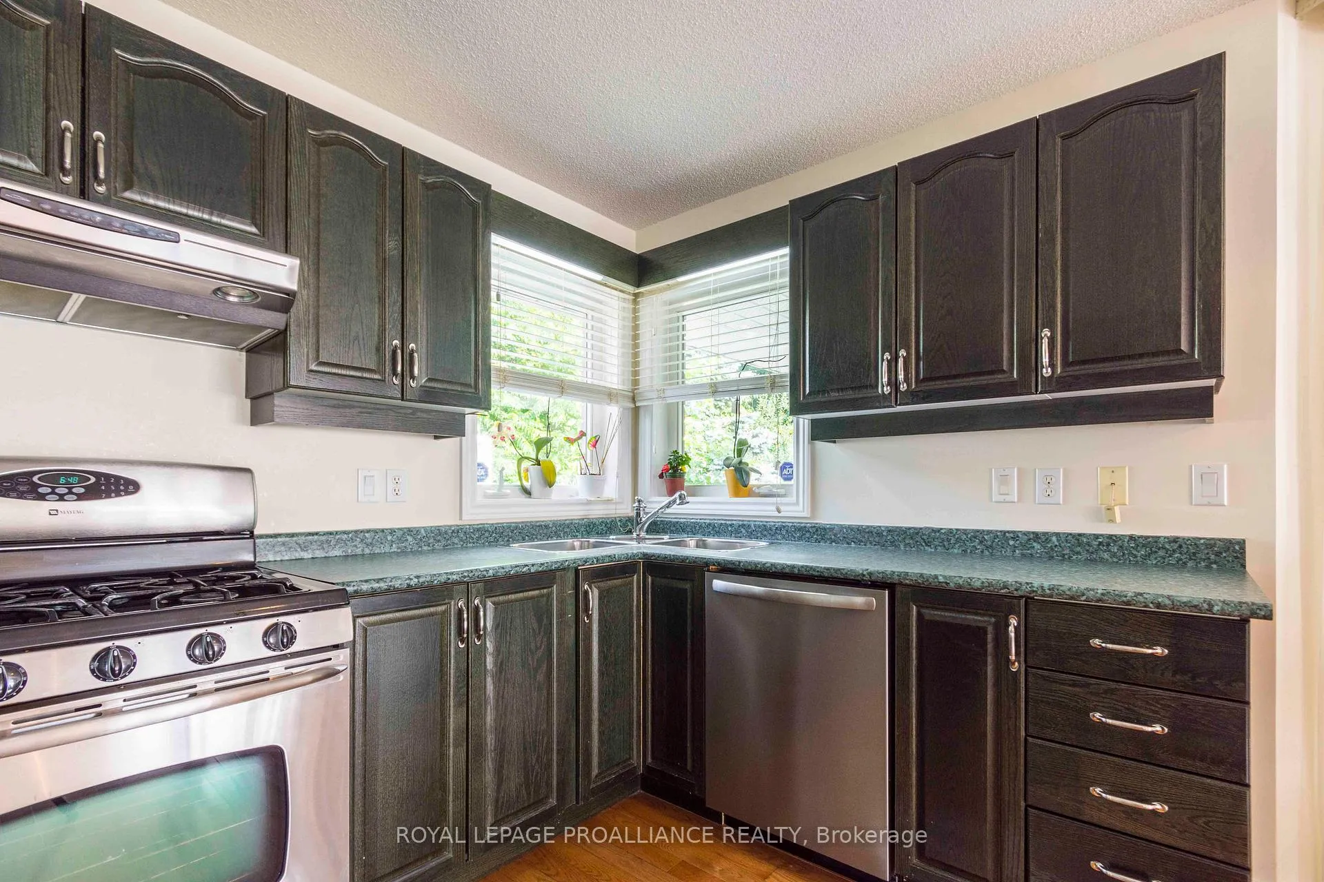 Photo 15 of 34 Edgeview Drive, Quinte West, Trenton Ward — HOMEH