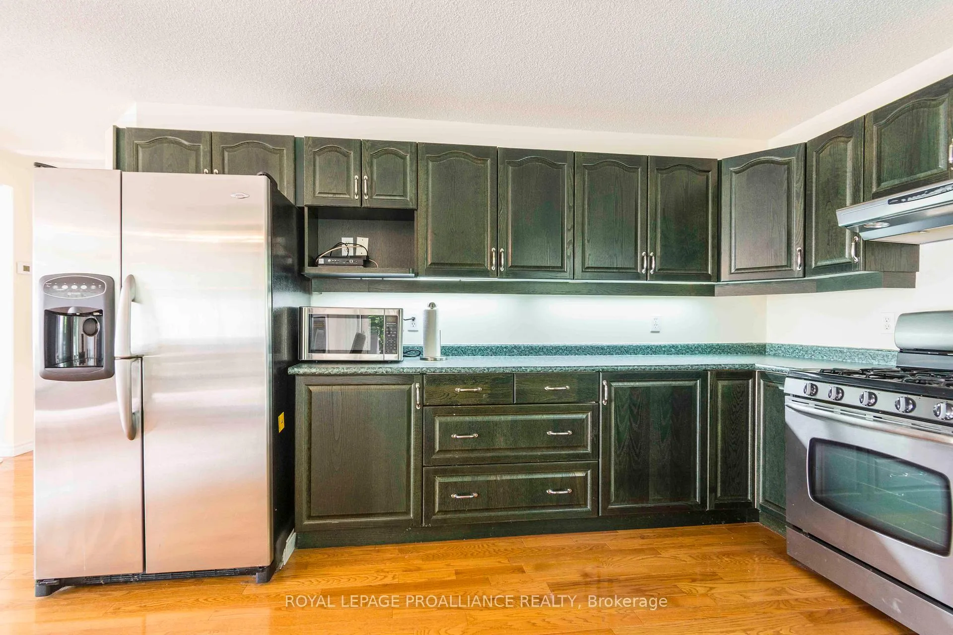 Photo 17 of 34 Edgeview Drive, Quinte West, Trenton Ward — HOMEH