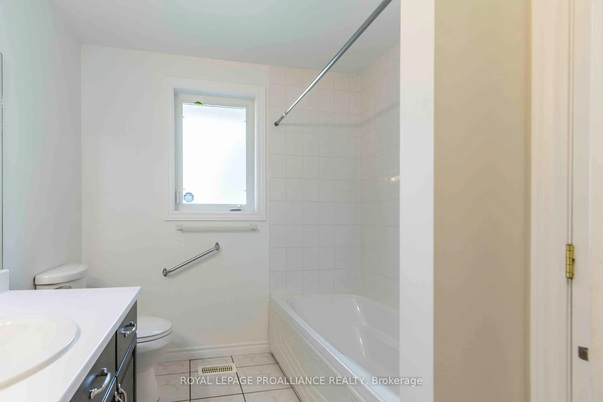 Photo 22 of 34 Edgeview Drive, Quinte West, Trenton Ward — HOMEH