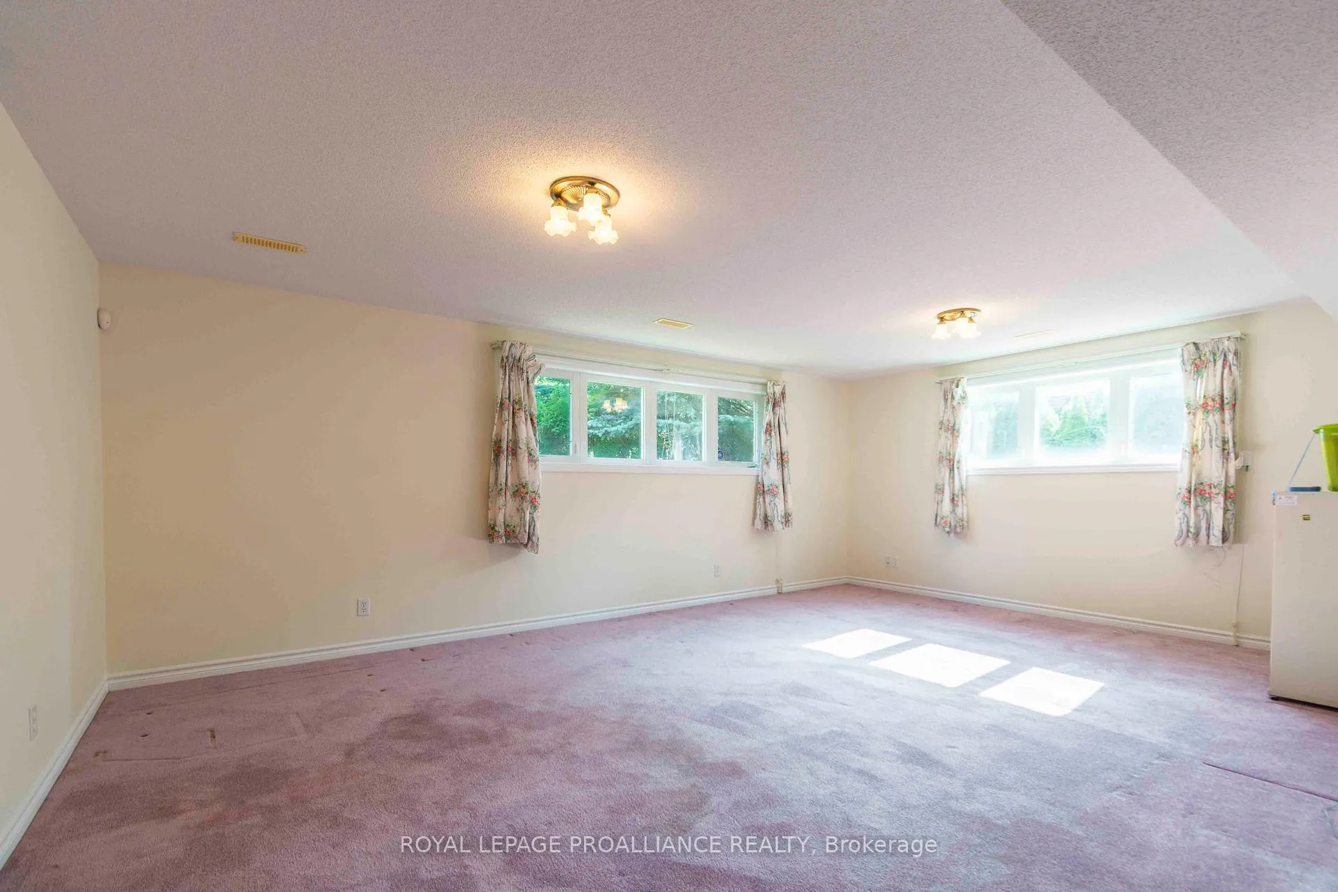 Photo 23 of 34 Edgeview Drive, Quinte West, Trenton Ward — HOMEH
