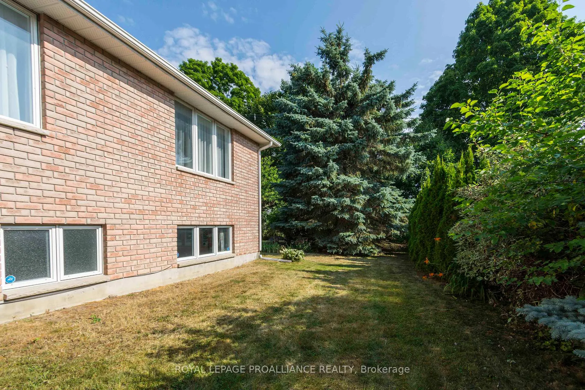 Photo 31 of 34 Edgeview Drive, Quinte West, Trenton Ward — HOMEH