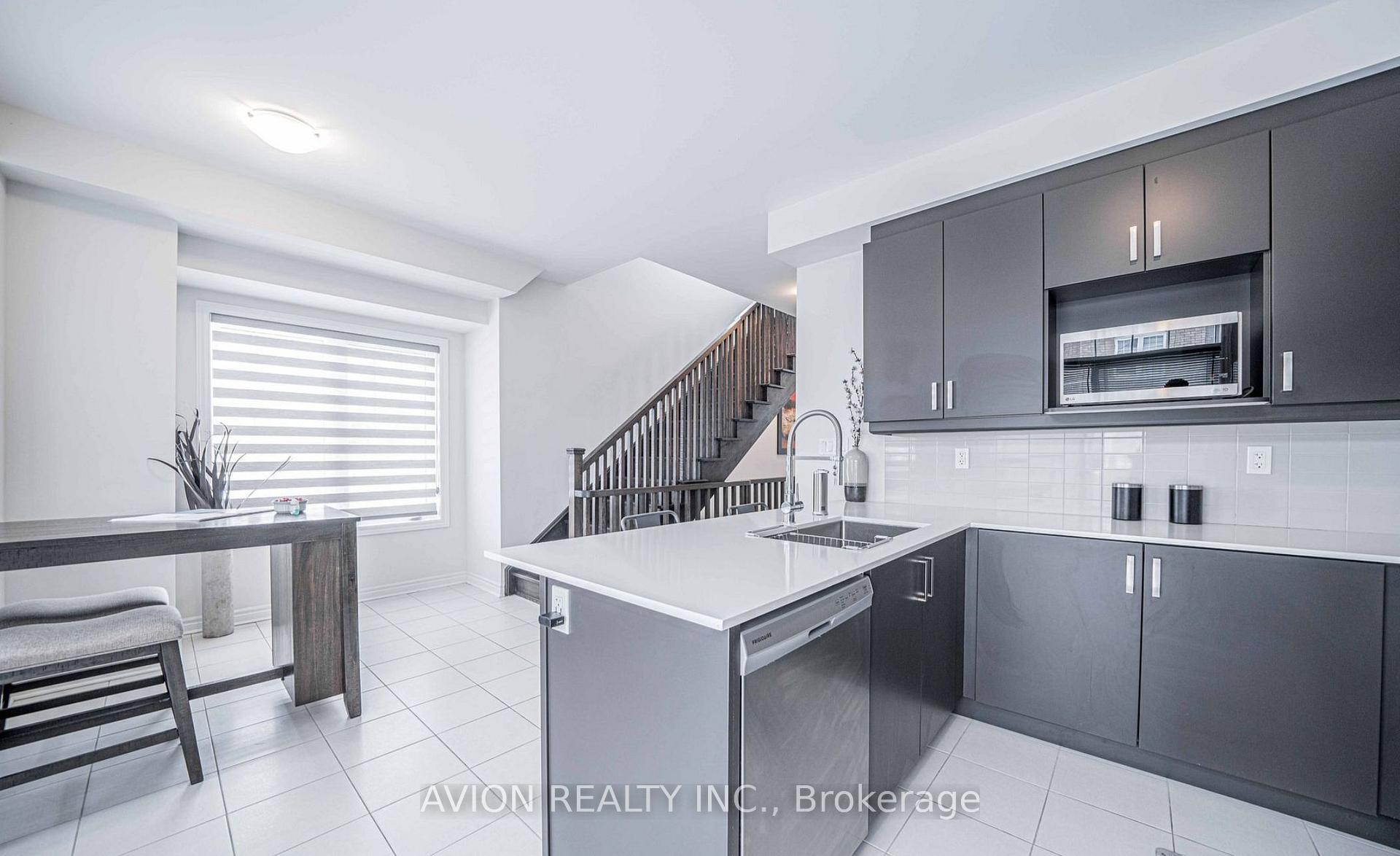 Photo 10 of 801 Atwater Path, Oshawa, Lakeview — HOMEH