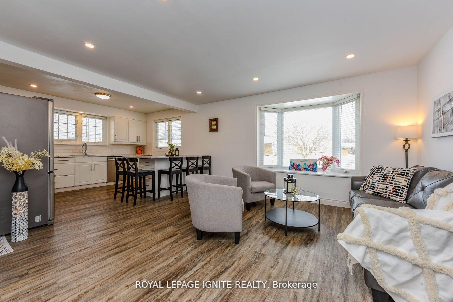 Photo 2 of 208 Riverplace Crescent, Milton, Old Milton — HOMEH