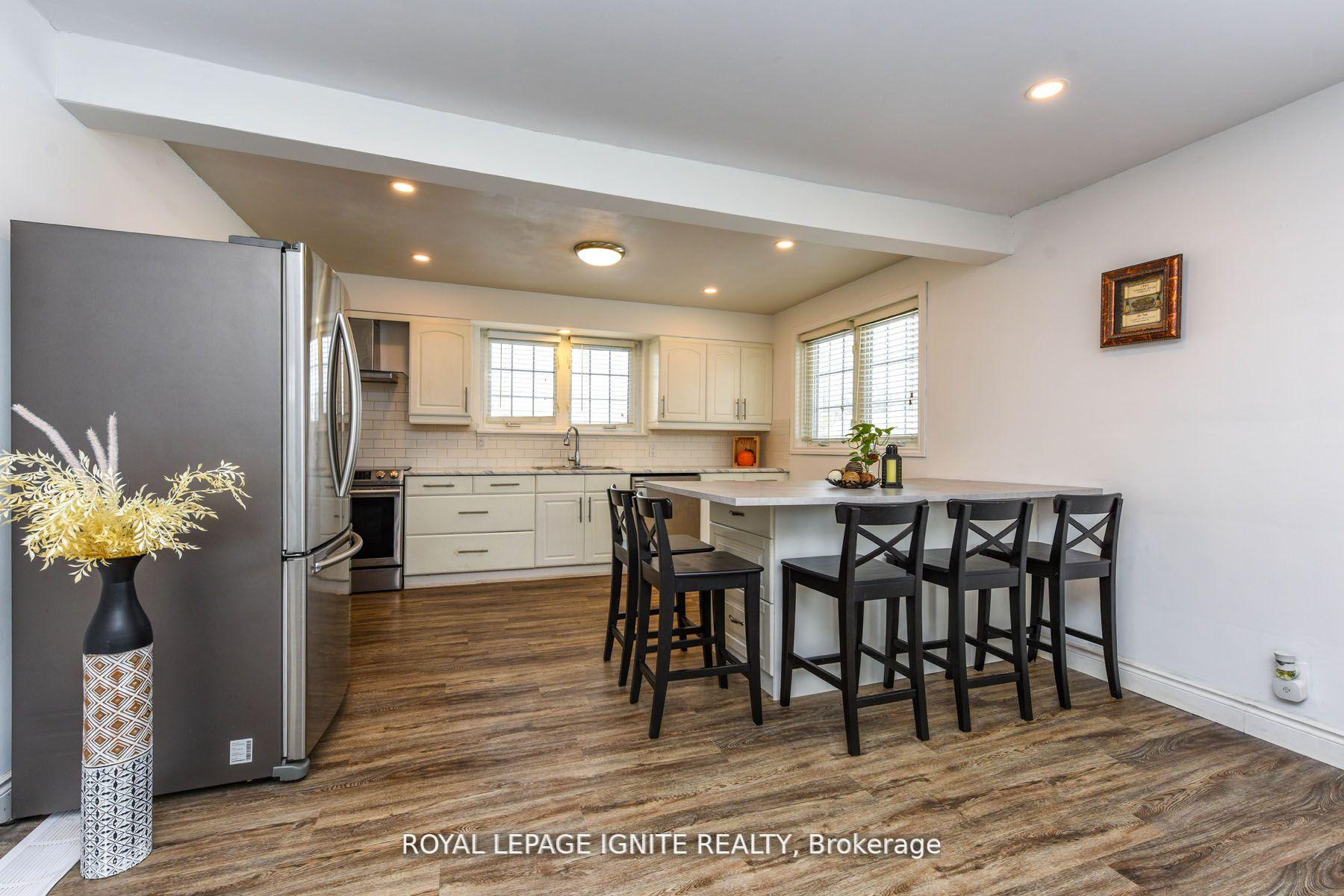 Photo 4 of 208 Riverplace Crescent, Milton, Old Milton — HOMEH