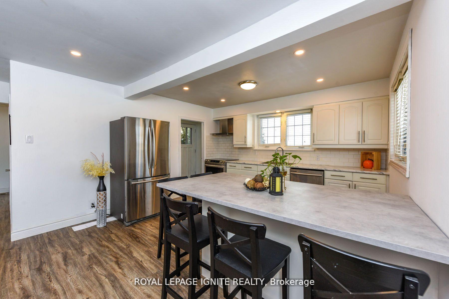 Photo 5 of 208 Riverplace Crescent, Milton, Old Milton — HOMEH
