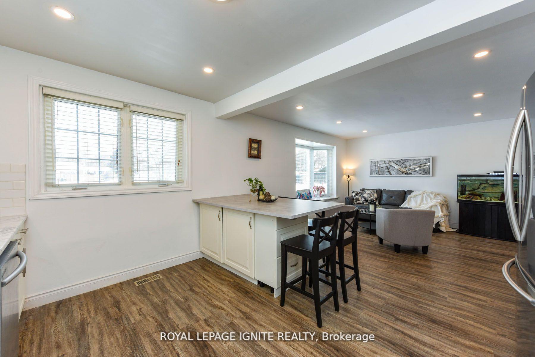 Photo 8 of 208 Riverplace Crescent, Milton, Old Milton — HOMEH