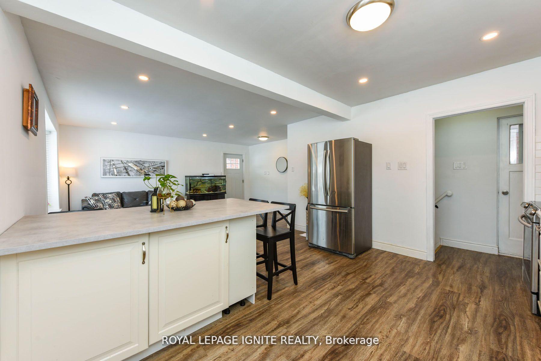 Photo 9 of 208 Riverplace Crescent, Milton, Old Milton — HOMEH