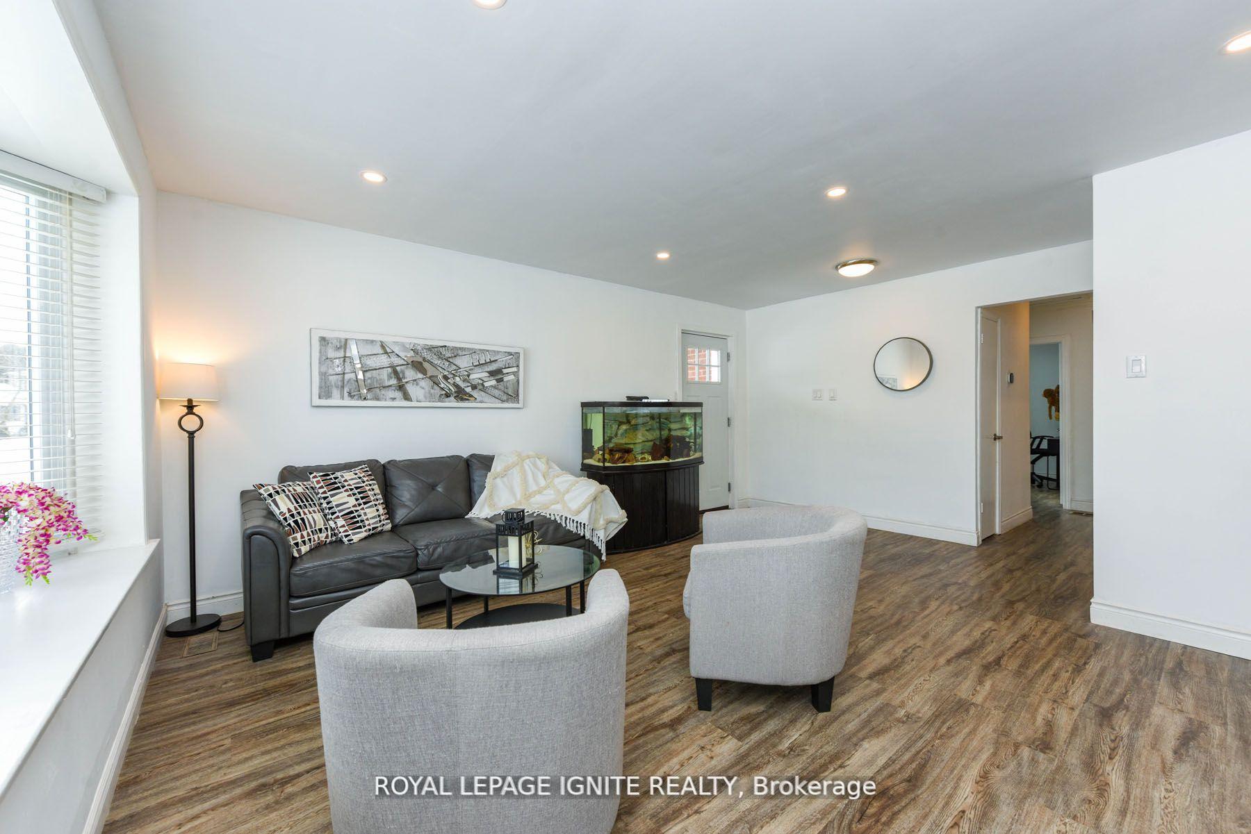 Photo 10 of 208 Riverplace Crescent, Milton, Old Milton — HOMEH