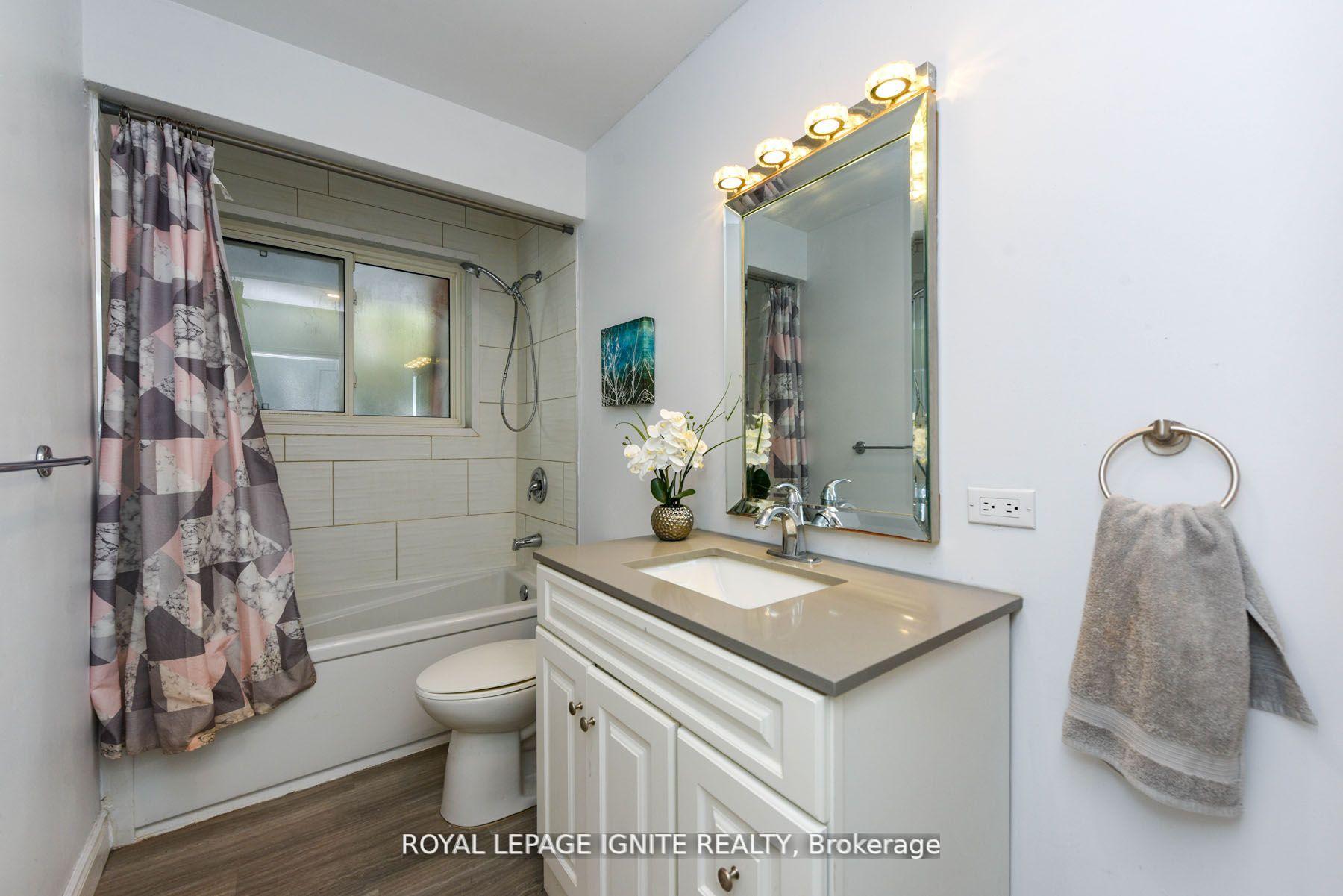 Photo 12 of 208 Riverplace Crescent, Milton, Old Milton — HOMEH