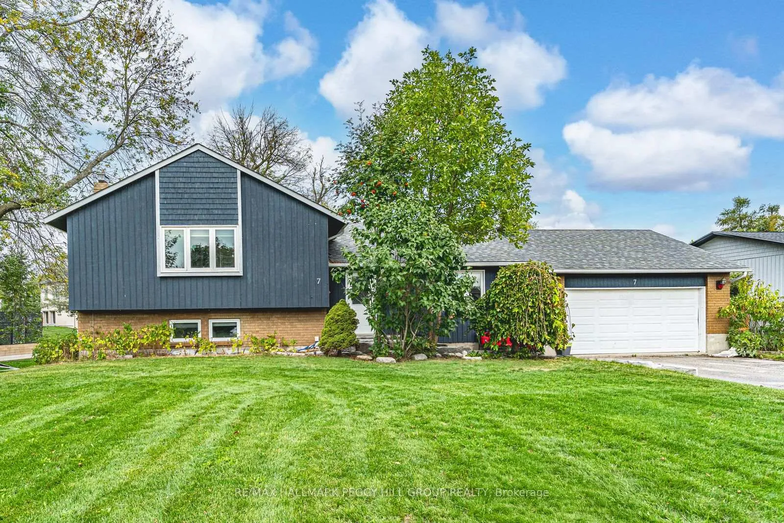 Front of 7 Sandlewood Trail