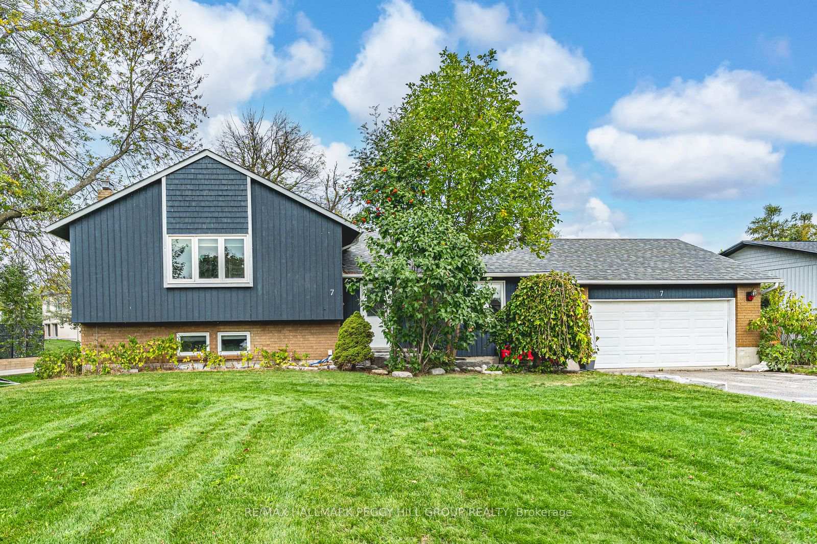 Front of 7 Sandlewood Trail