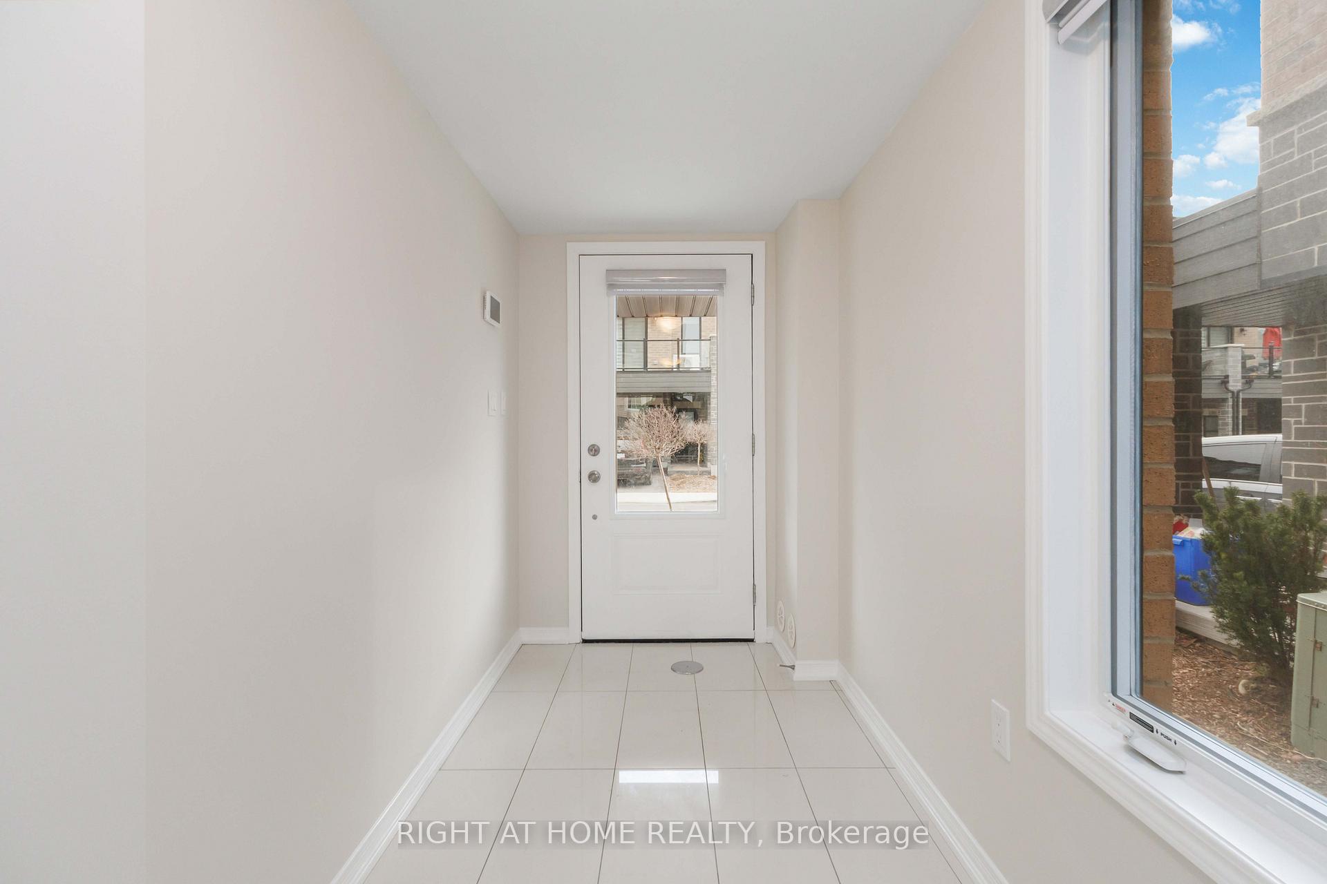 Photo 4 of 1404 Coral Springs Path, Oshawa, Taunton — HOMEH